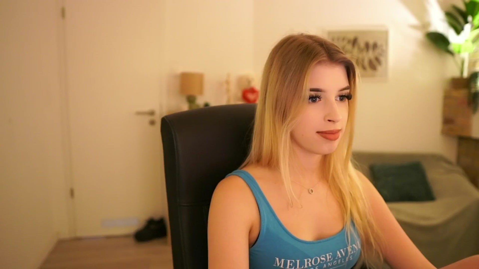 Gallery image thumbnail from Peachyliana's myfreecams stream on, 09/21/2025, 13:03 image 17 of 20