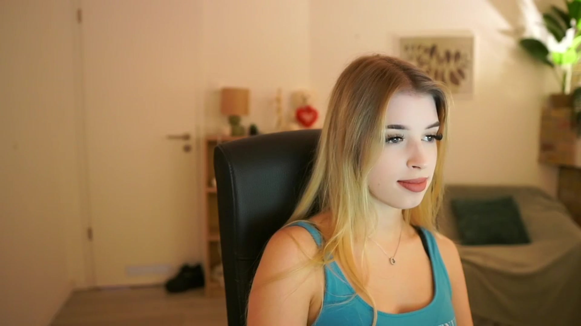 Gallery image thumbnail from Peachyliana's myfreecams stream on, 09/21/2025, 13:03 image 8 of 20