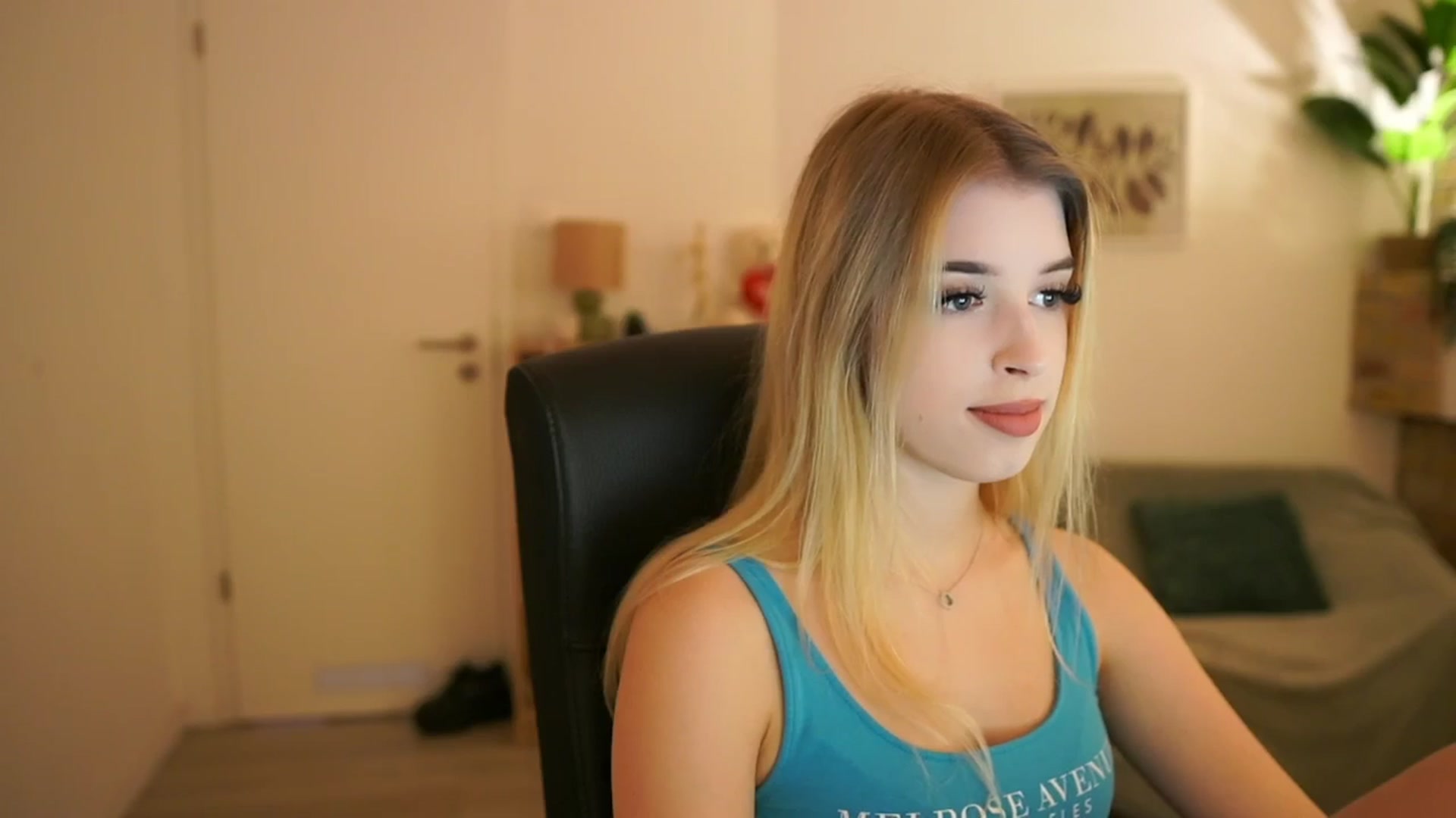 Gallery image thumbnail from Peachyliana's myfreecams stream on, 09/21/2025, 13:03 image 2 of 20