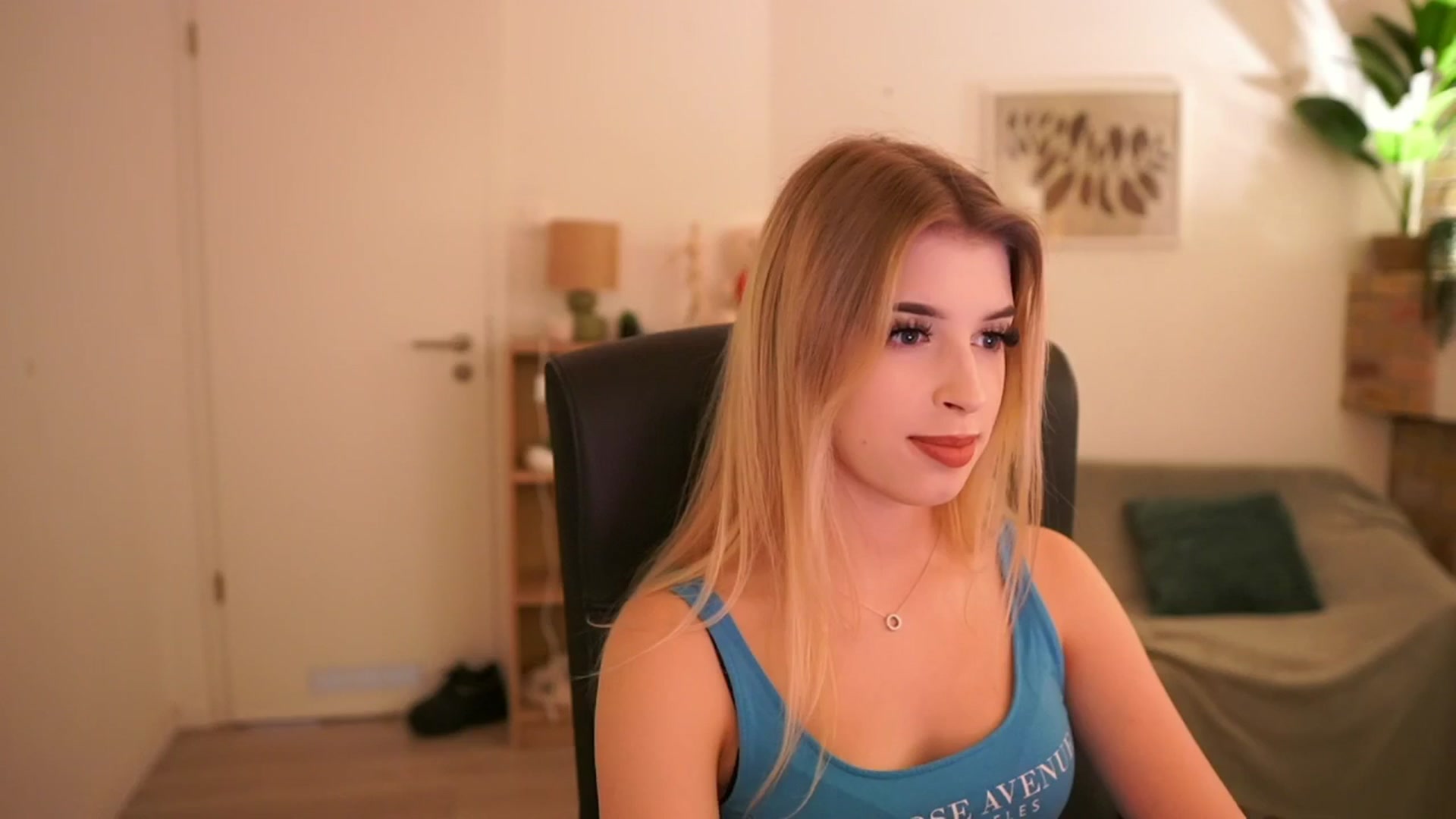 Gallery image thumbnail from Peachyliana's myfreecams stream on, 09/21/2025, 13:03 image 15 of 20