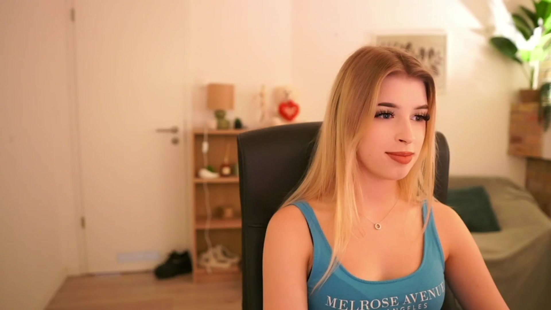Gallery image thumbnail from Peachyliana's myfreecams stream on, 09/21/2025, 13:03 image 13 of 20