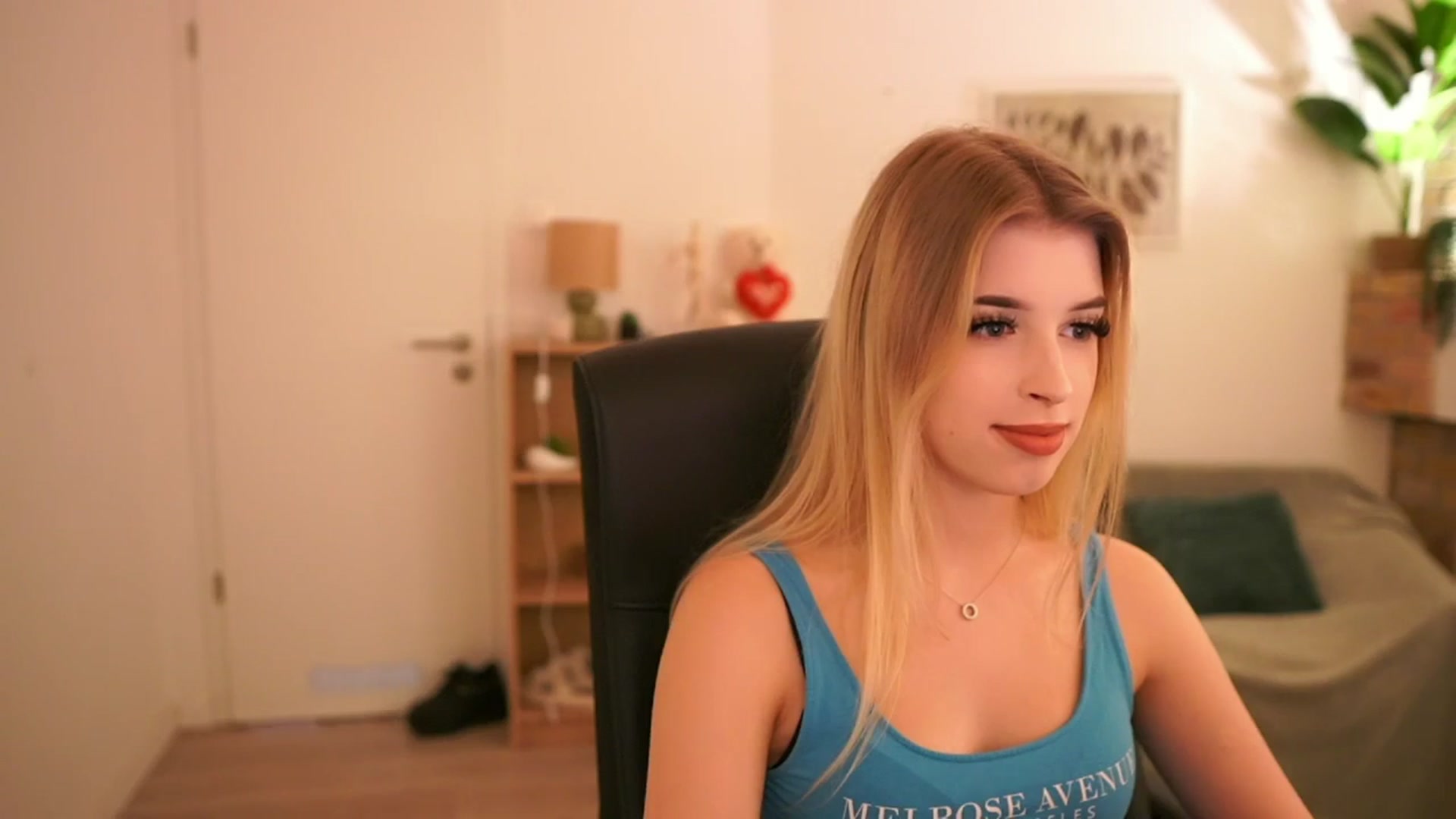 Gallery image thumbnail from Peachyliana's myfreecams stream on, 09/21/2025, 13:03 image 14 of 20