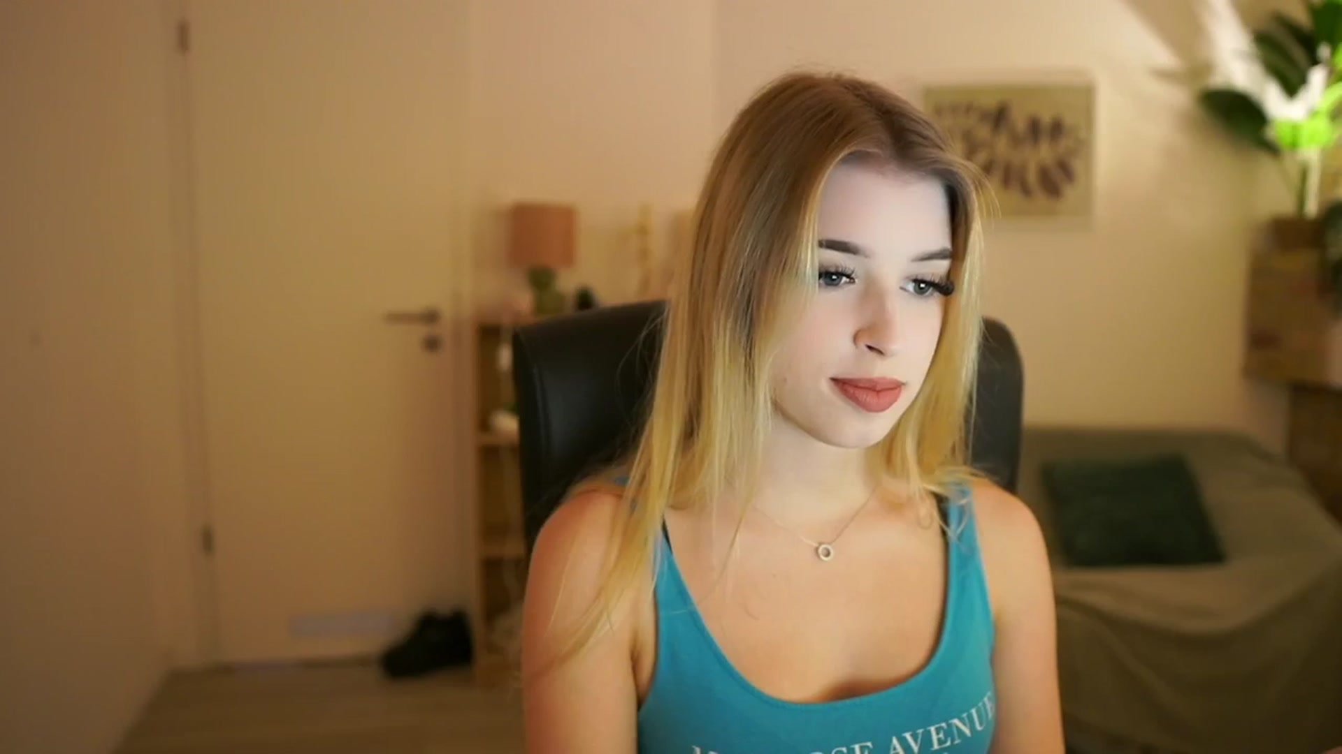 Gallery image thumbnail from Peachyliana's myfreecams stream on, 09/21/2025, 13:03 image 5 of 20