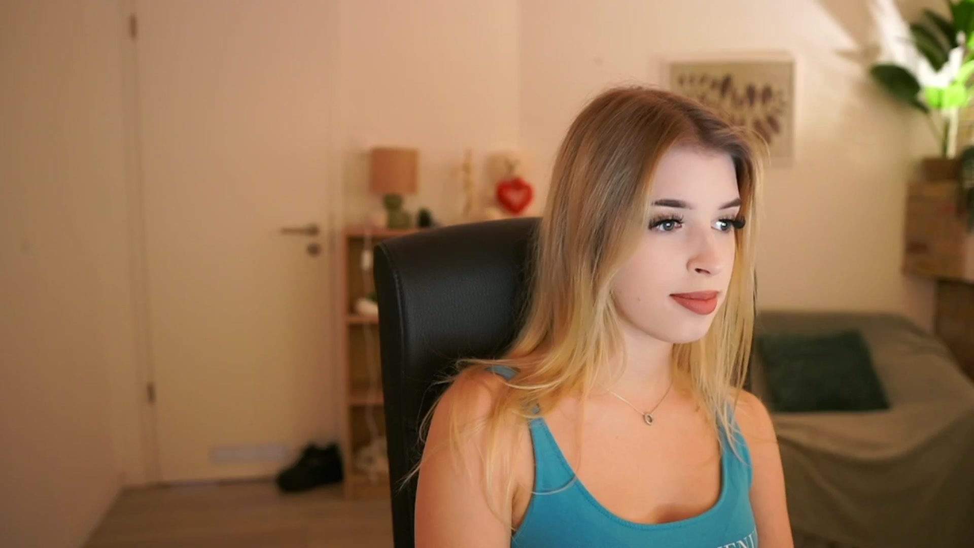 Gallery image thumbnail from Peachyliana's myfreecams stream on, 09/21/2025, 13:03 image 7 of 20