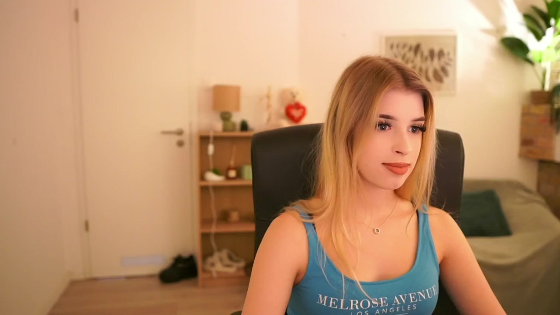 Gallery image thumbnail from Peachyliana's myfreecams stream on, 09/21/2025, 13:03 image 9 of 20