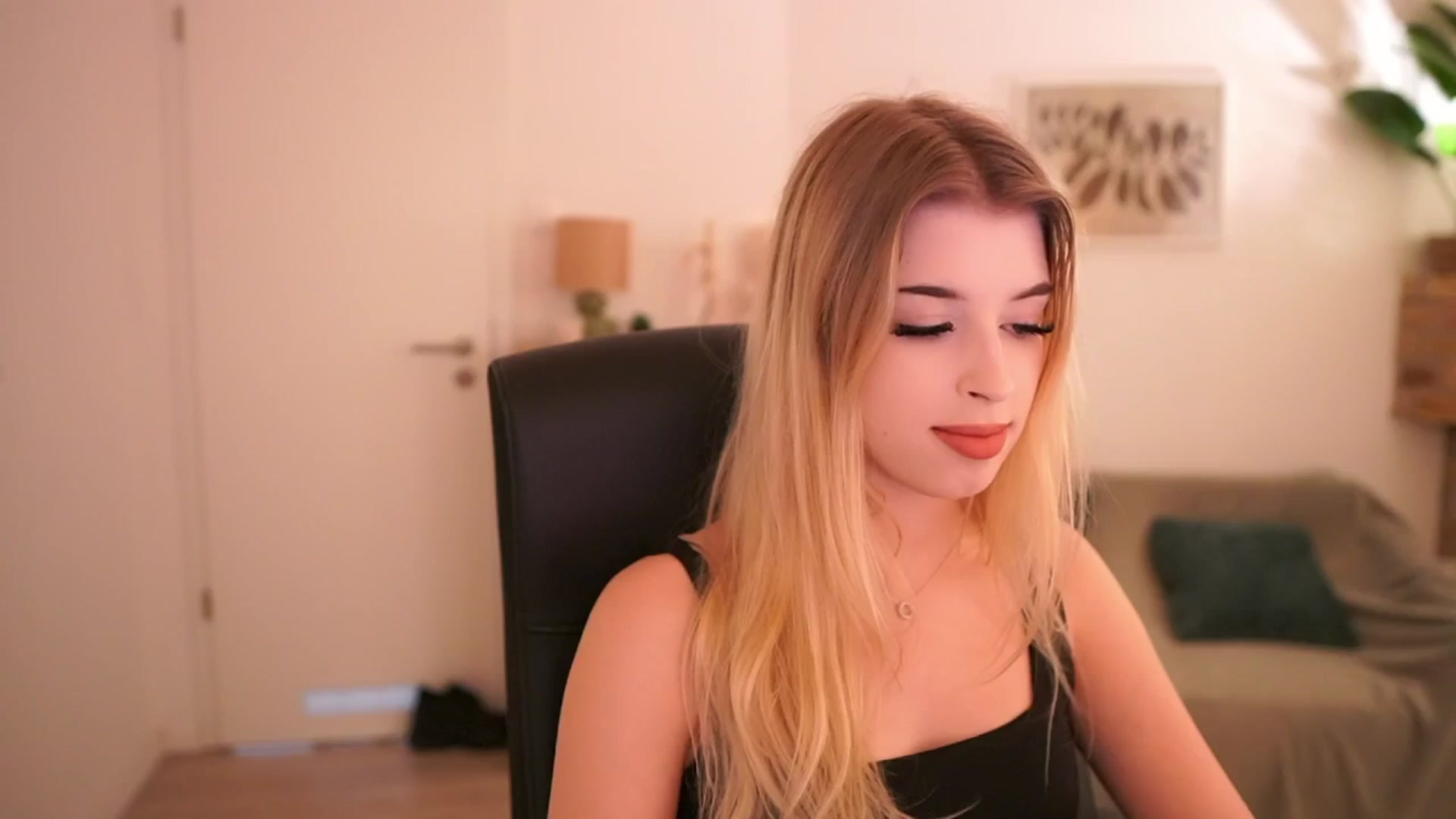 Gallery image thumbnail from Peachyliana's myfreecams stream on, 09/22/2025, 10:33 image 20 of 20