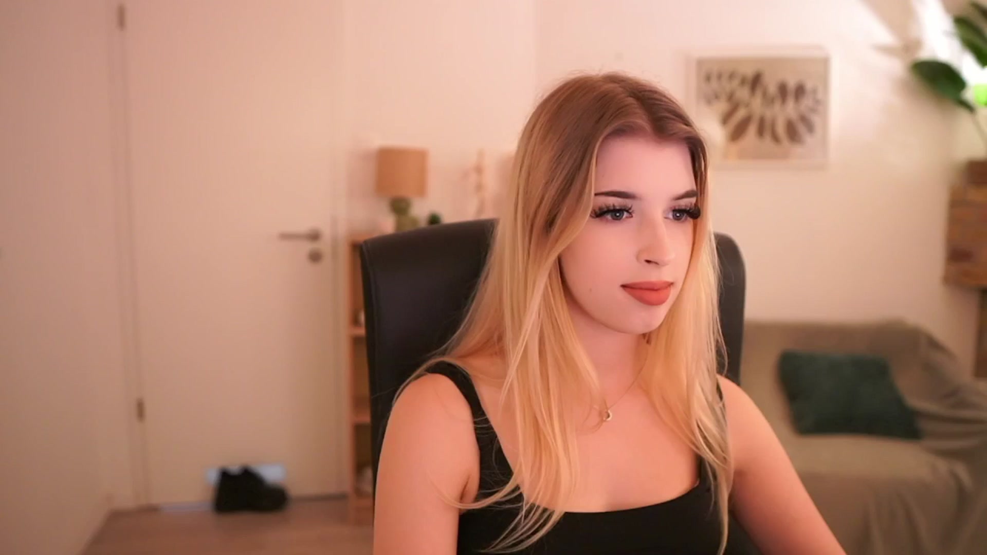 Gallery image thumbnail from Peachyliana's myfreecams stream on, 09/22/2025, 13:02 image 20 of 20