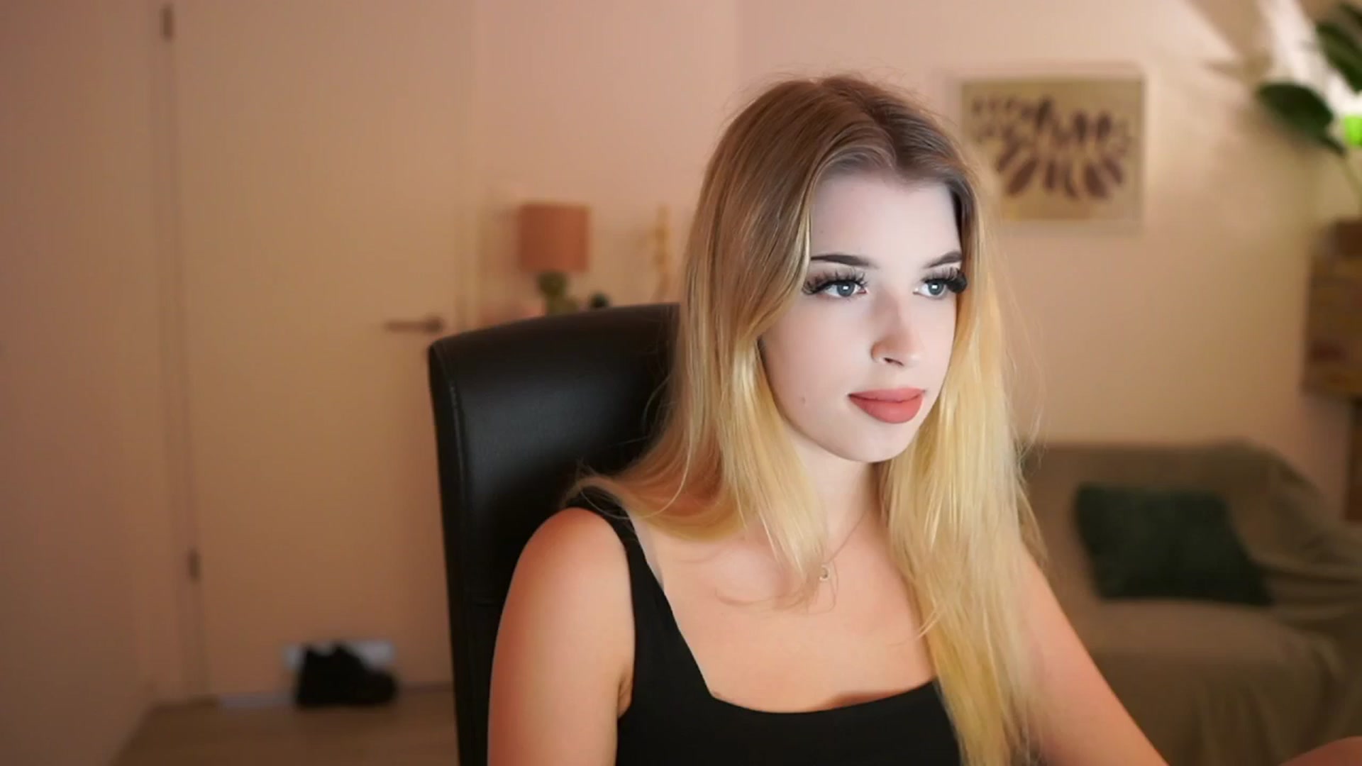 Gallery image thumbnail from Peachyliana's myfreecams stream on, 09/22/2025, 13:02 image 1 of 20