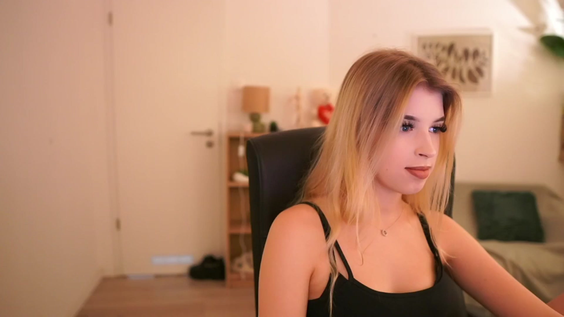 Gallery image thumbnail from Peachyliana's myfreecams stream on, 09/23/2025, 12:05 image 2 of 20