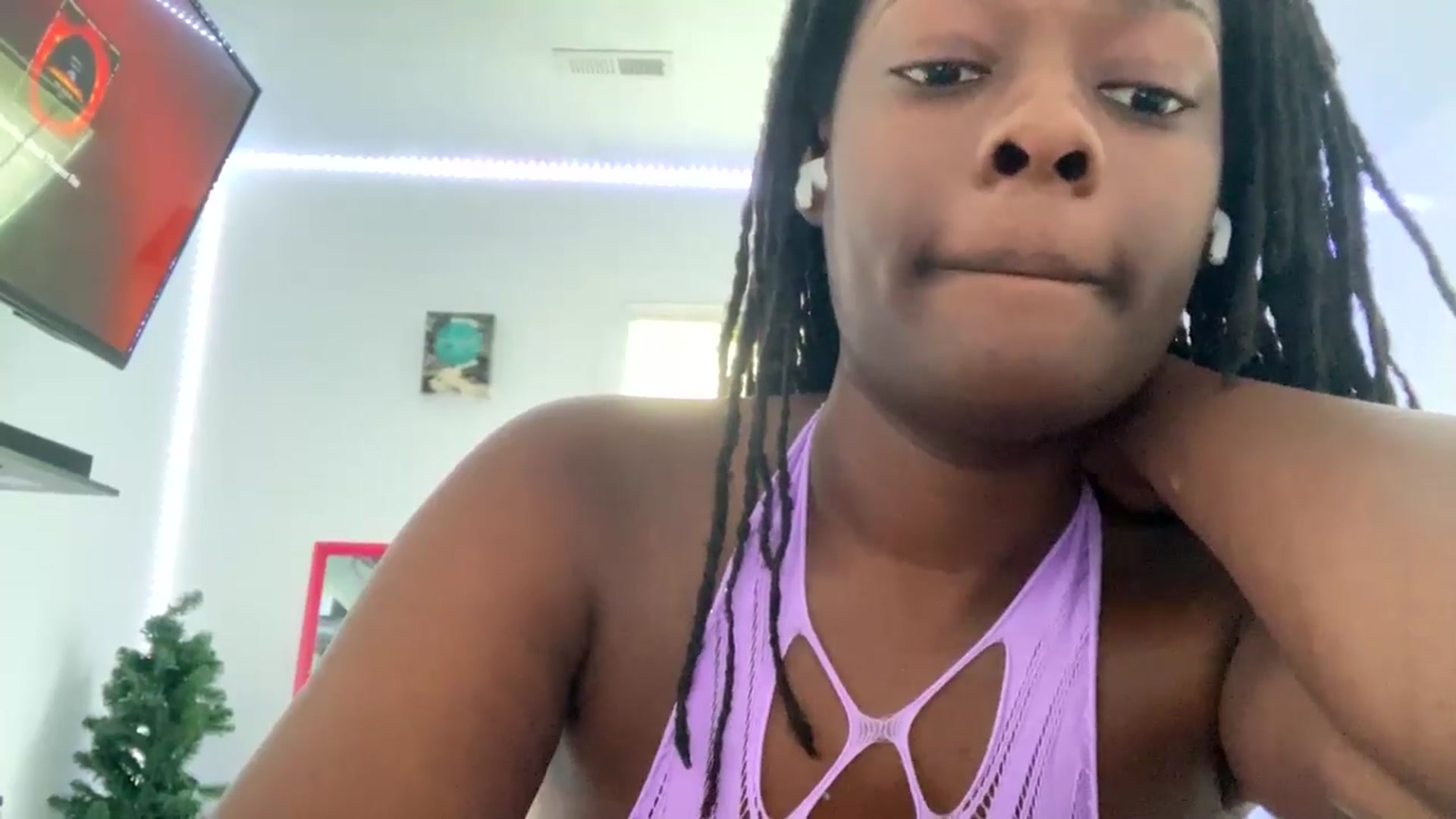Gallery image thumbnail from PediiPuddles's myfreecams stream on, 08/01/2024, 19:06 image 4 of 20