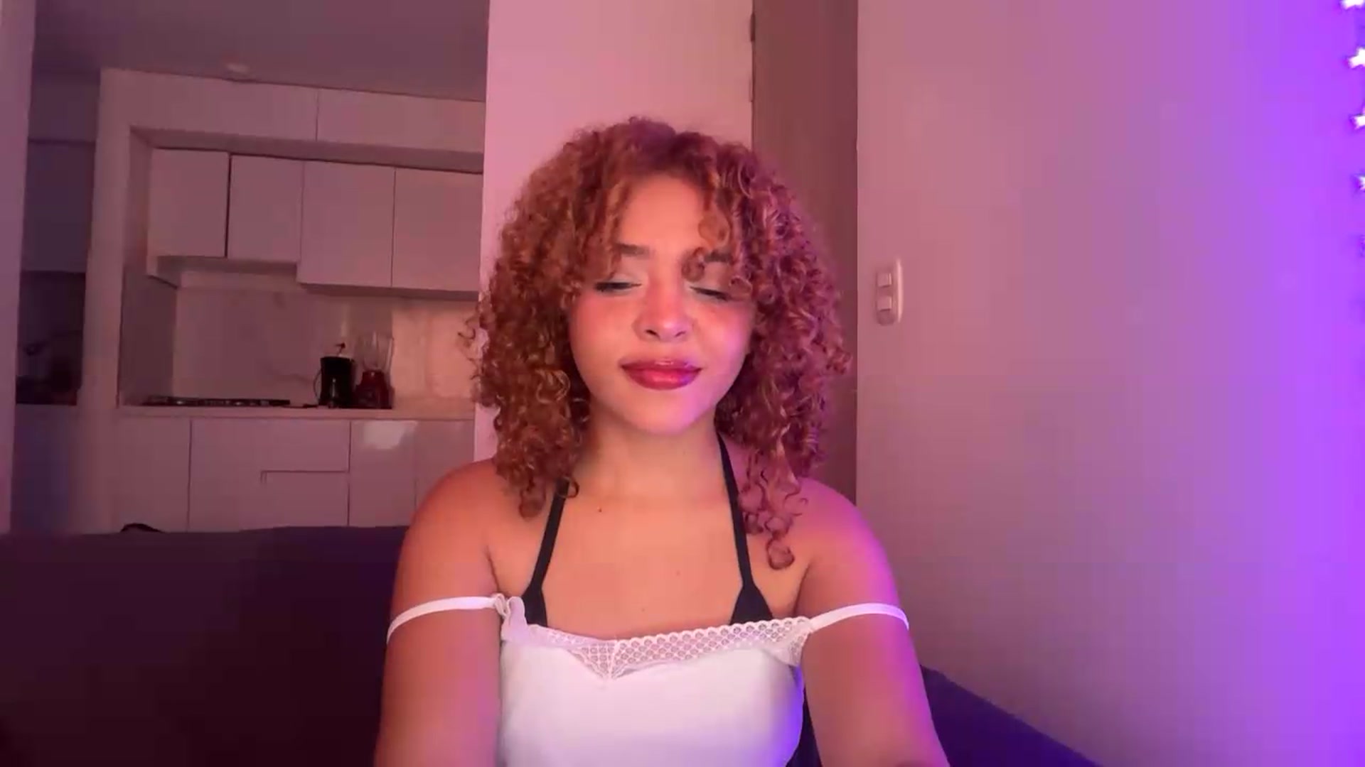 Gallery image thumbnail from PeekyPixie's myfreecams stream on, 09/19/2026, 17:03 image 6 of 20