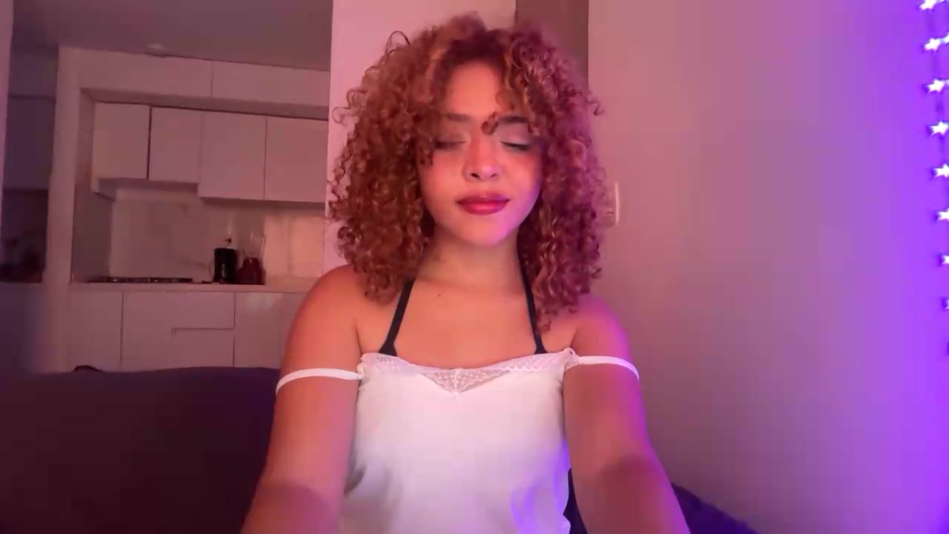 Gallery image thumbnail from PeekyPixie's myfreecams stream on, 09/19/2026, 17:03 image 12 of 20