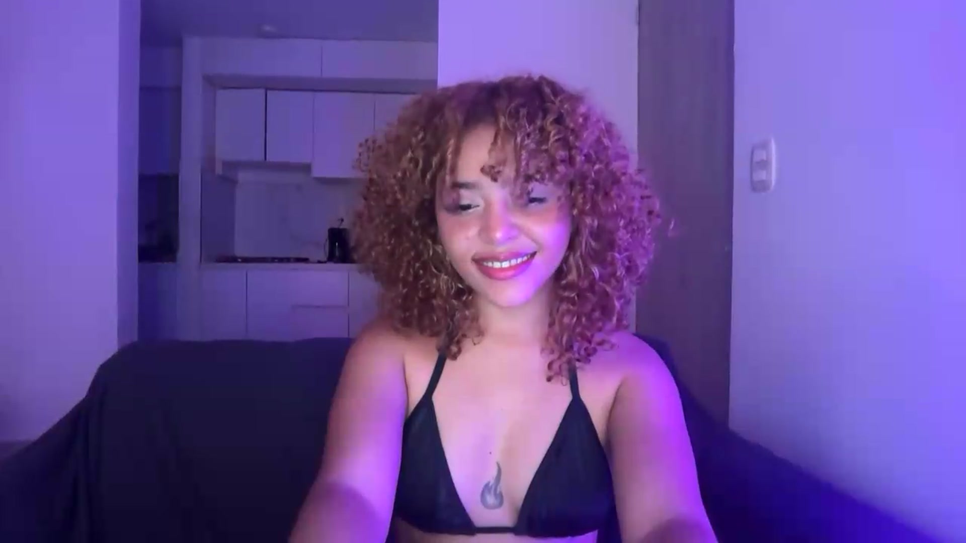 Gallery image thumbnail from PeekyPixie's myfreecams stream on, 09/19/2026, 19:09 image 18 of 20