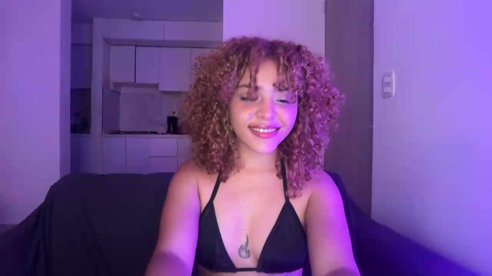 Gallery image thumbnail from PeekyPixie's myfreecams stream on, 09/19/2026, 19:09 image 16 of 20