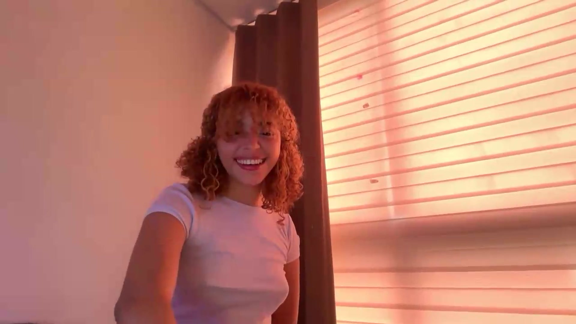 Gallery image thumbnail from PeekyPixie's myfreecams stream on, 09/20/2026, 17:05 image 4 of 20