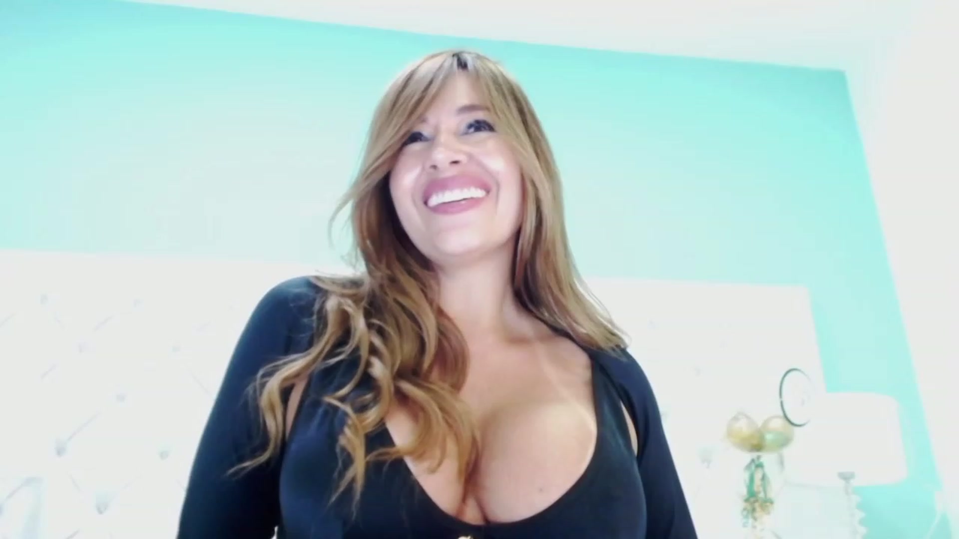 Gallery image thumbnail from Penelopelaure's myfreecams stream on, 11/23/2022, 17:23 image 12 of 20