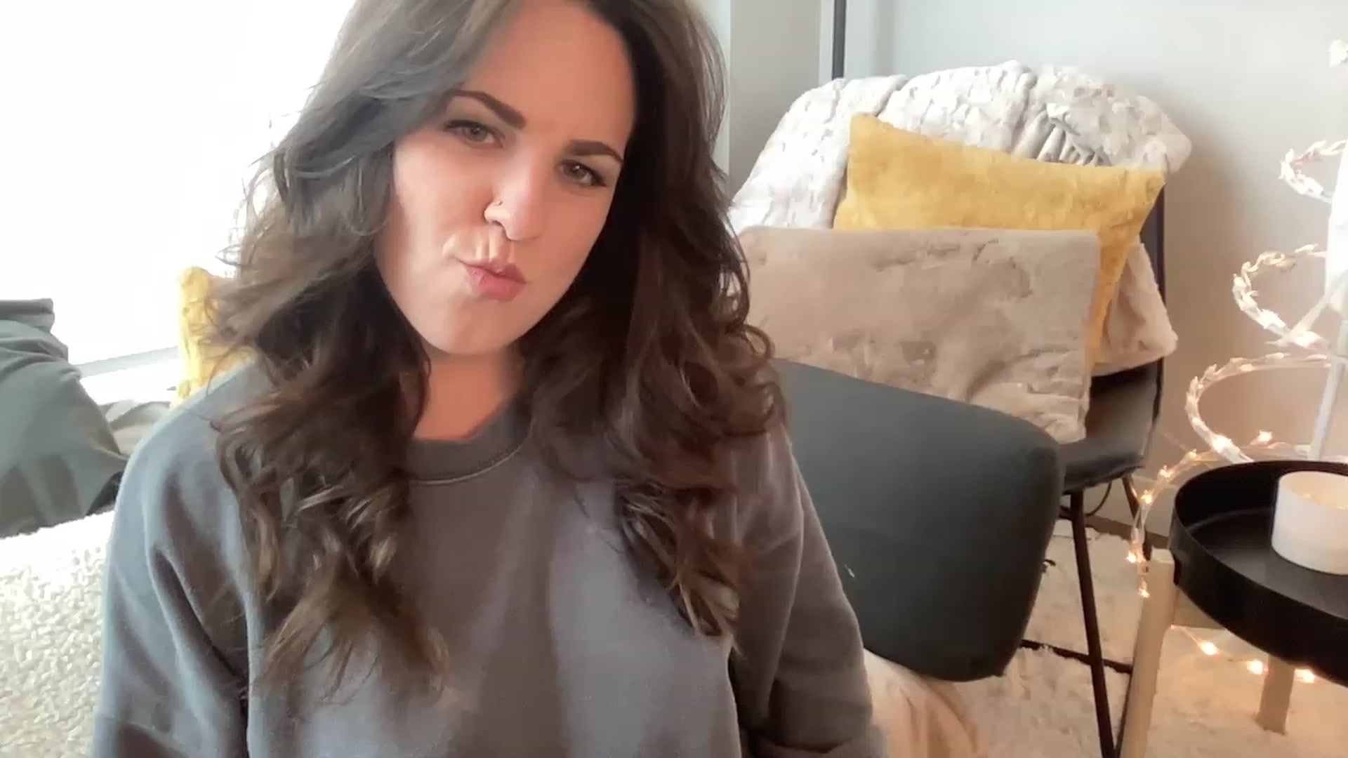 Gallery image thumbnail from PennieGold's myfreecams stream on, 12/20/2022, 17:40 image 13 of 20