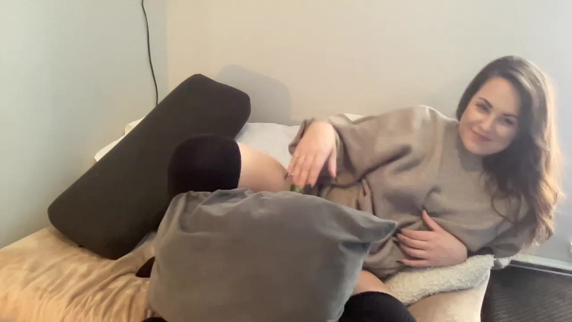 Gallery image thumbnail from PennieGold's myfreecams stream on, 12/22/2022, 21:21 image 3 of 20