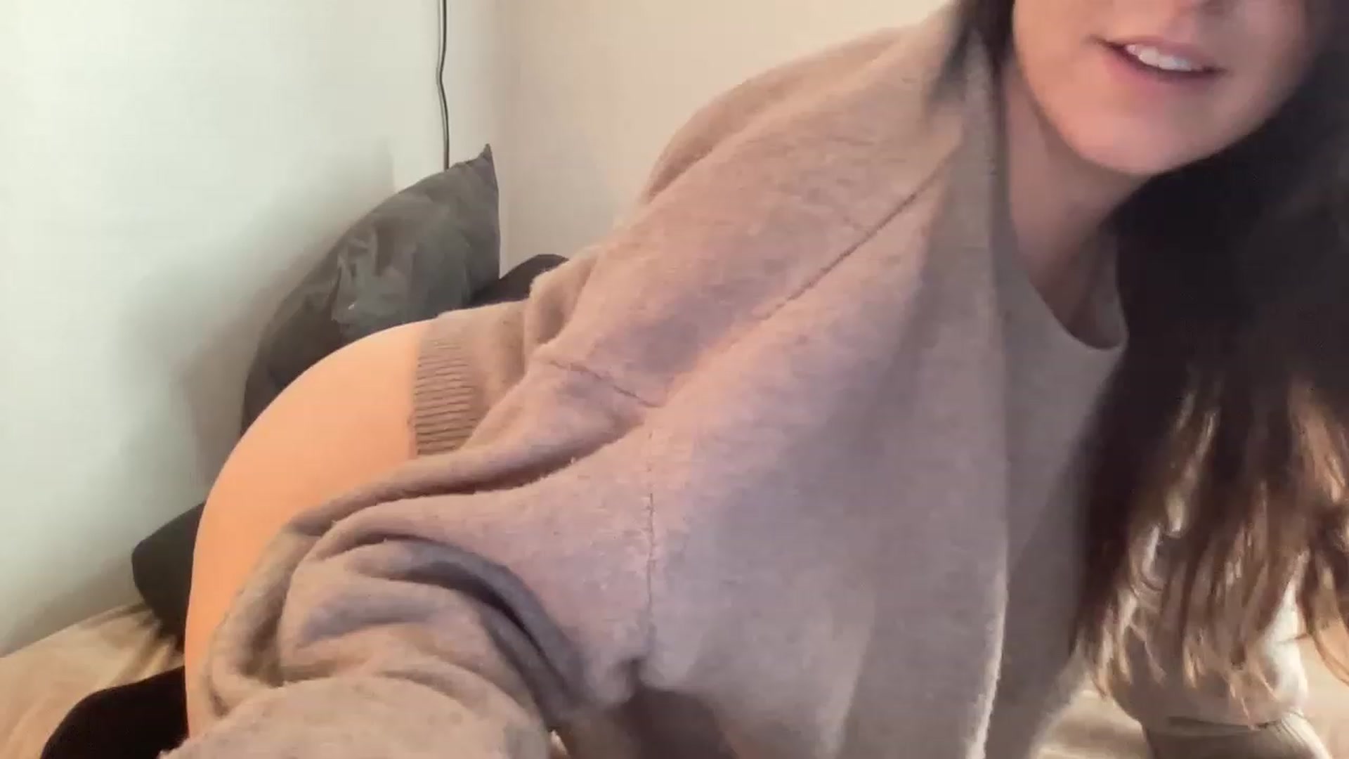Gallery image thumbnail from PennieGold's myfreecams stream on, 12/22/2022, 21:45 image 17 of 20