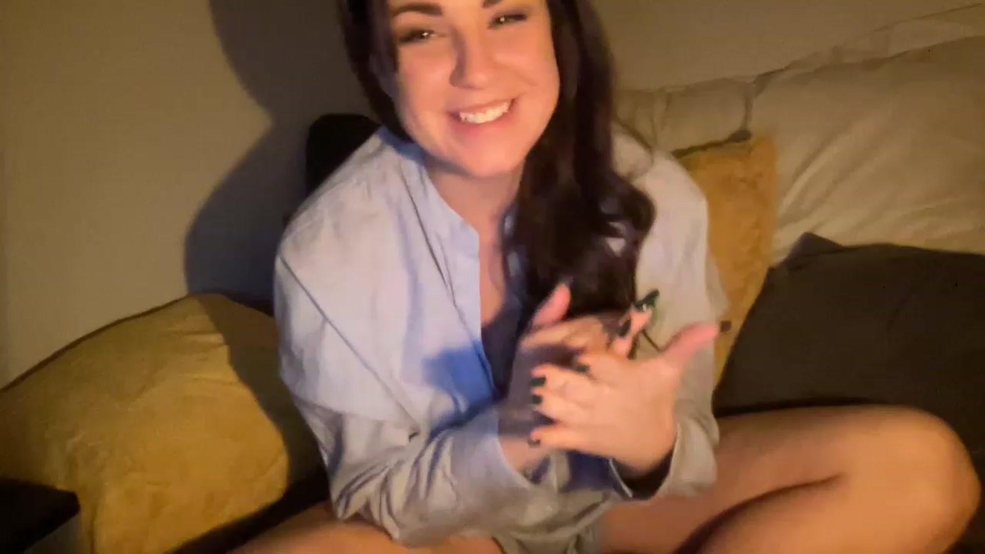 Gallery image thumbnail from PennieGold's myfreecams stream on, 12/24/2022, 04:06 image 15 of 20