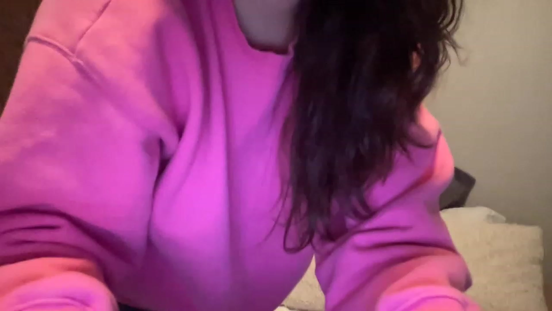 Gallery image thumbnail from PennieGold's myfreecams stream on, 12/27/2022, 23:34 image 15 of 20