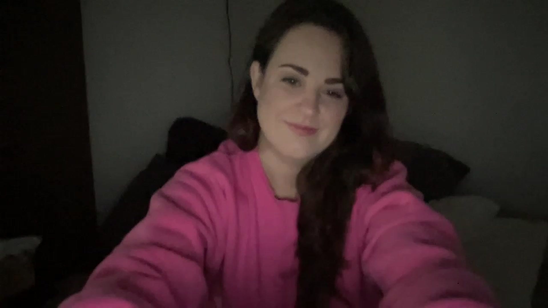 Gallery image thumbnail from PennieGold's myfreecams stream on, 12/27/2022, 23:34 image 9 of 20