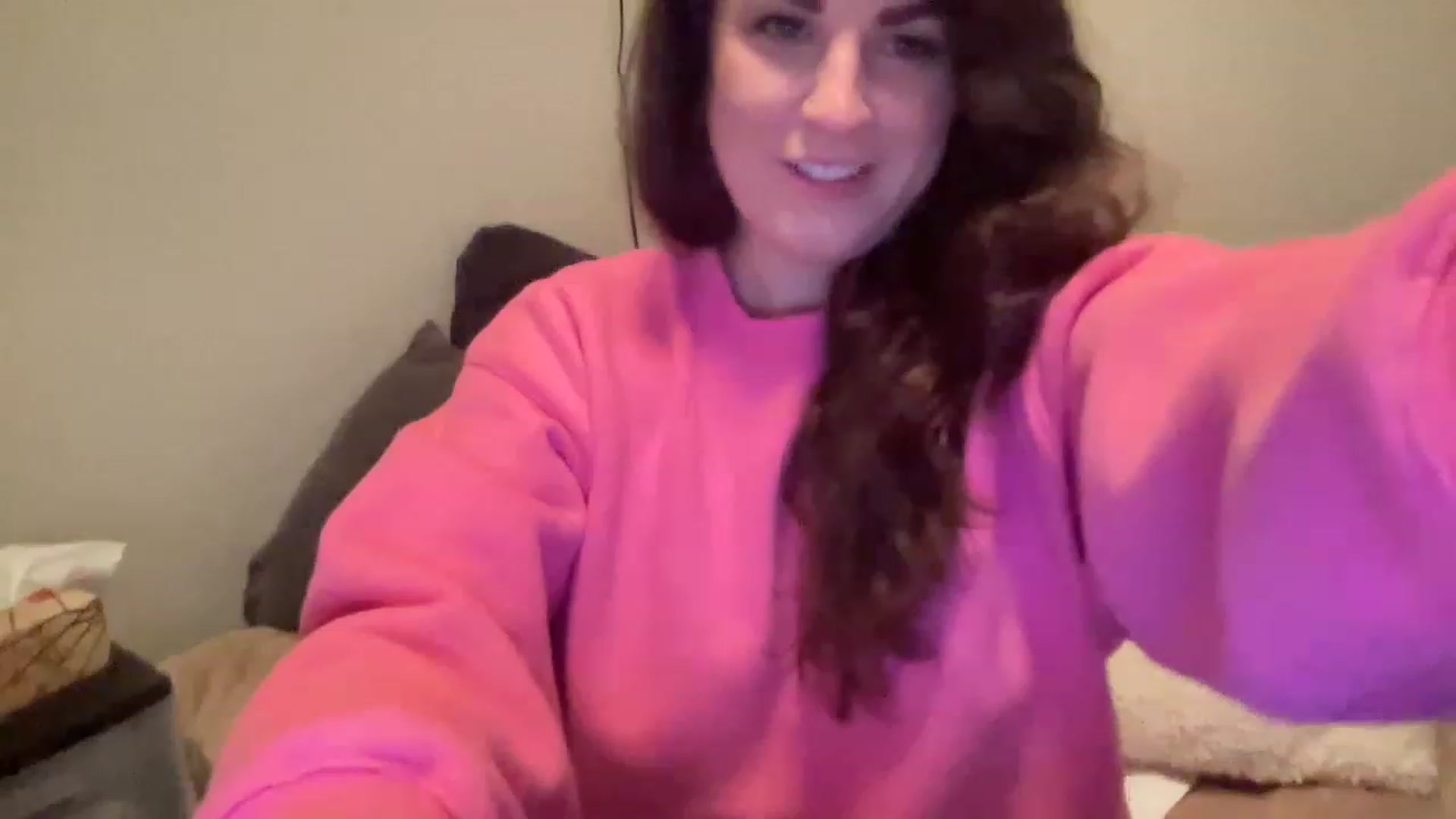Gallery image thumbnail from PennieGold's myfreecams stream on, 12/27/2022, 23:34 image 17 of 20