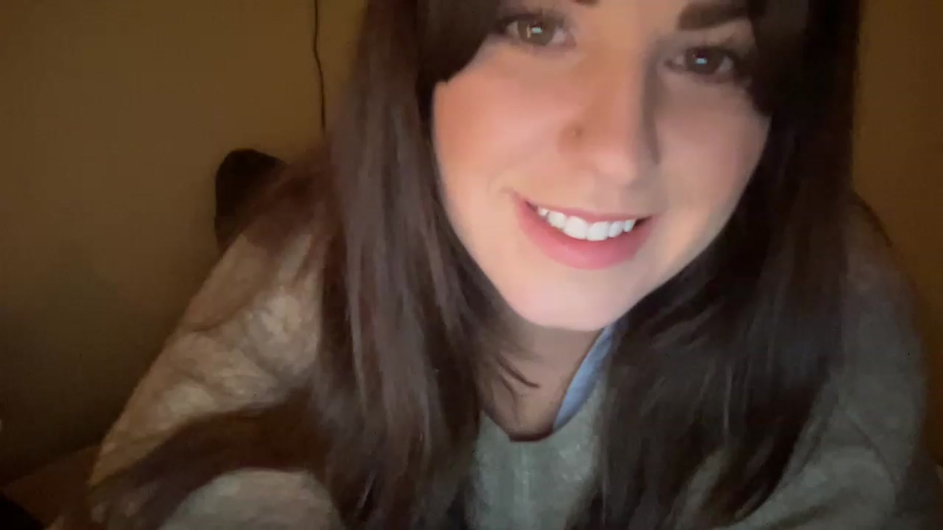 Gallery image thumbnail from PennieGold's myfreecams stream on, 12/29/2022, 24:31 image 7 of 20