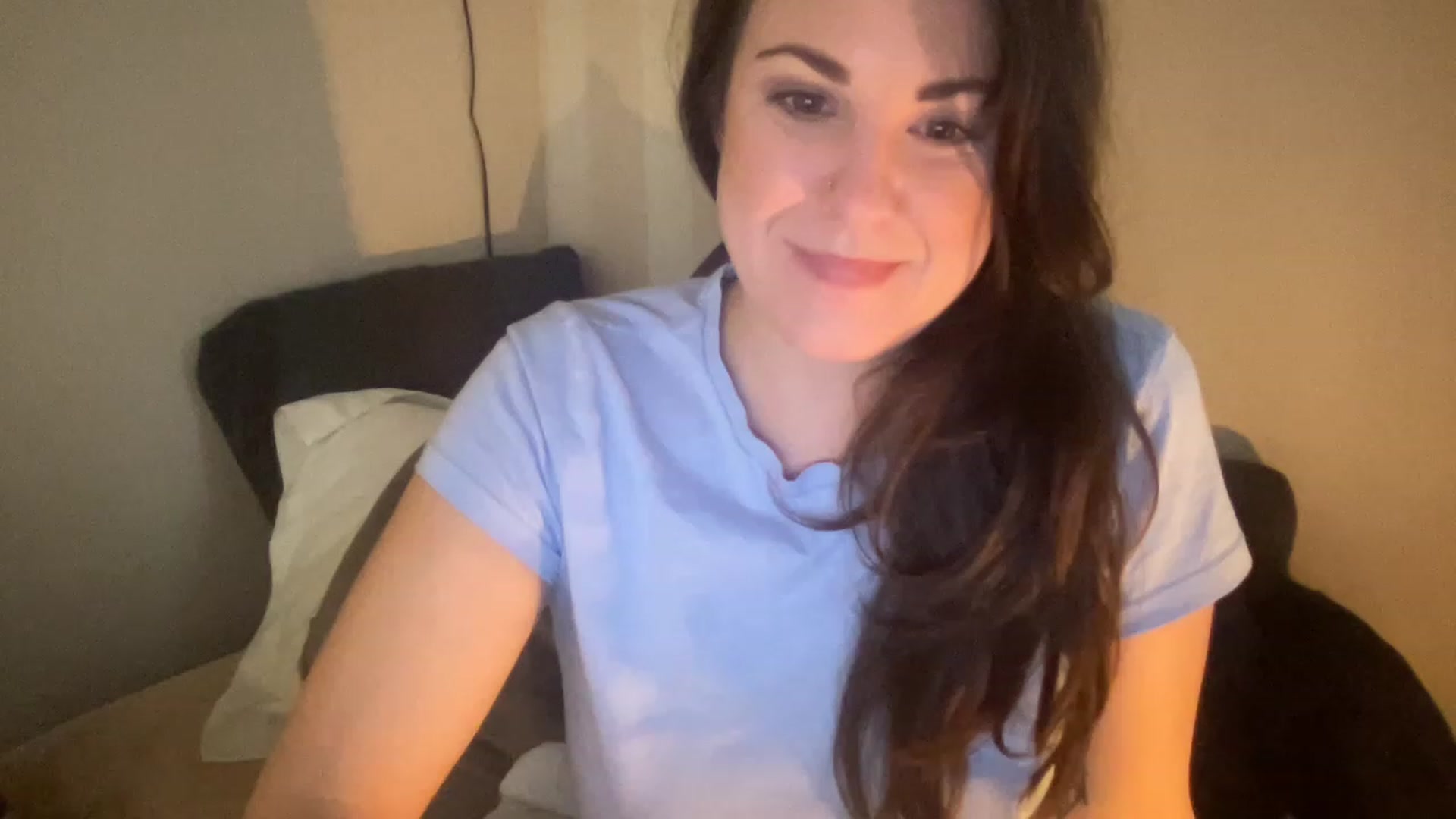 Gallery image thumbnail from PennieGold's myfreecams stream on, 01/16/2023, 21:23 image 6 of 20