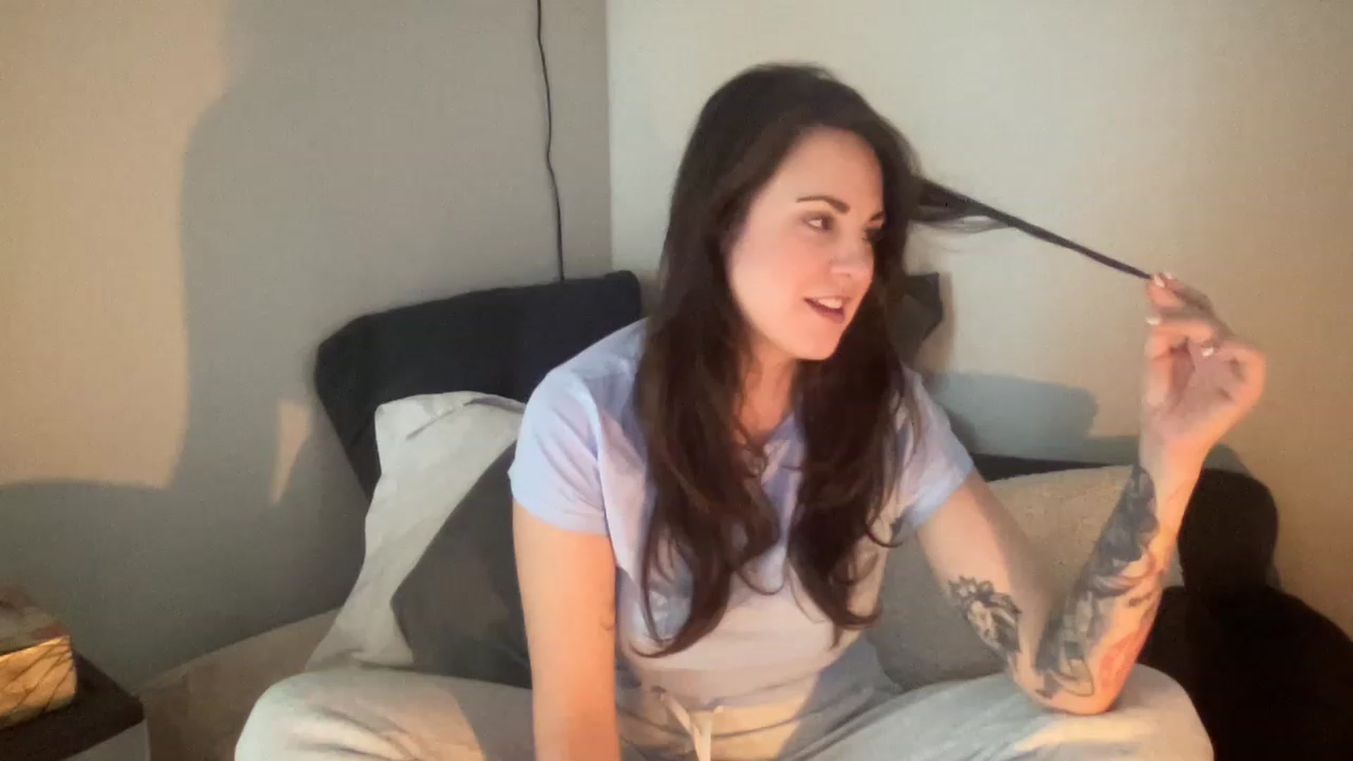 Gallery image thumbnail from PennieGold's myfreecams stream on, 01/16/2023, 21:23 image 3 of 20