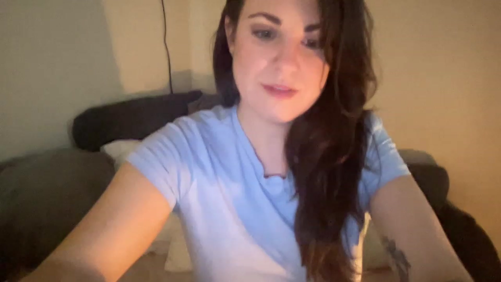 Gallery image thumbnail from PennieGold's myfreecams stream on, 01/16/2023, 21:23 image 19 of 20