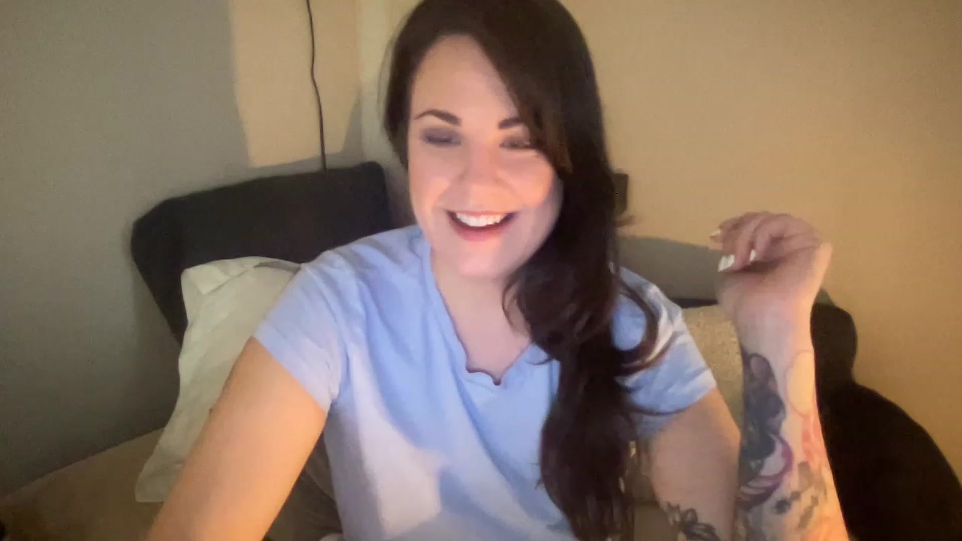 Gallery image thumbnail from PennieGold's myfreecams stream on, 01/16/2023, 21:23 image 8 of 20