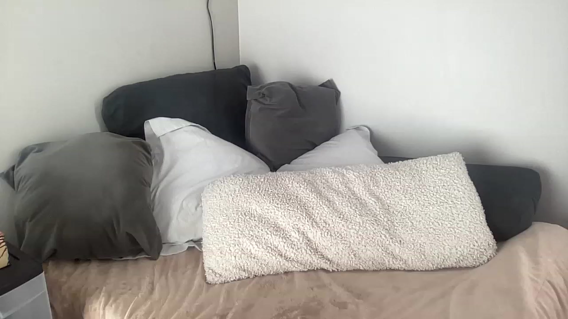 Gallery image thumbnail from PennieGold's myfreecams stream on, 01/16/2023, 21:57 image 19 of 20