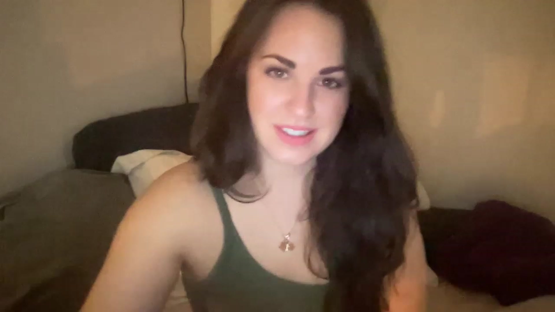 Gallery image thumbnail from PennieGold's myfreecams stream on, 01/17/2023, 22:17 image 4 of 20