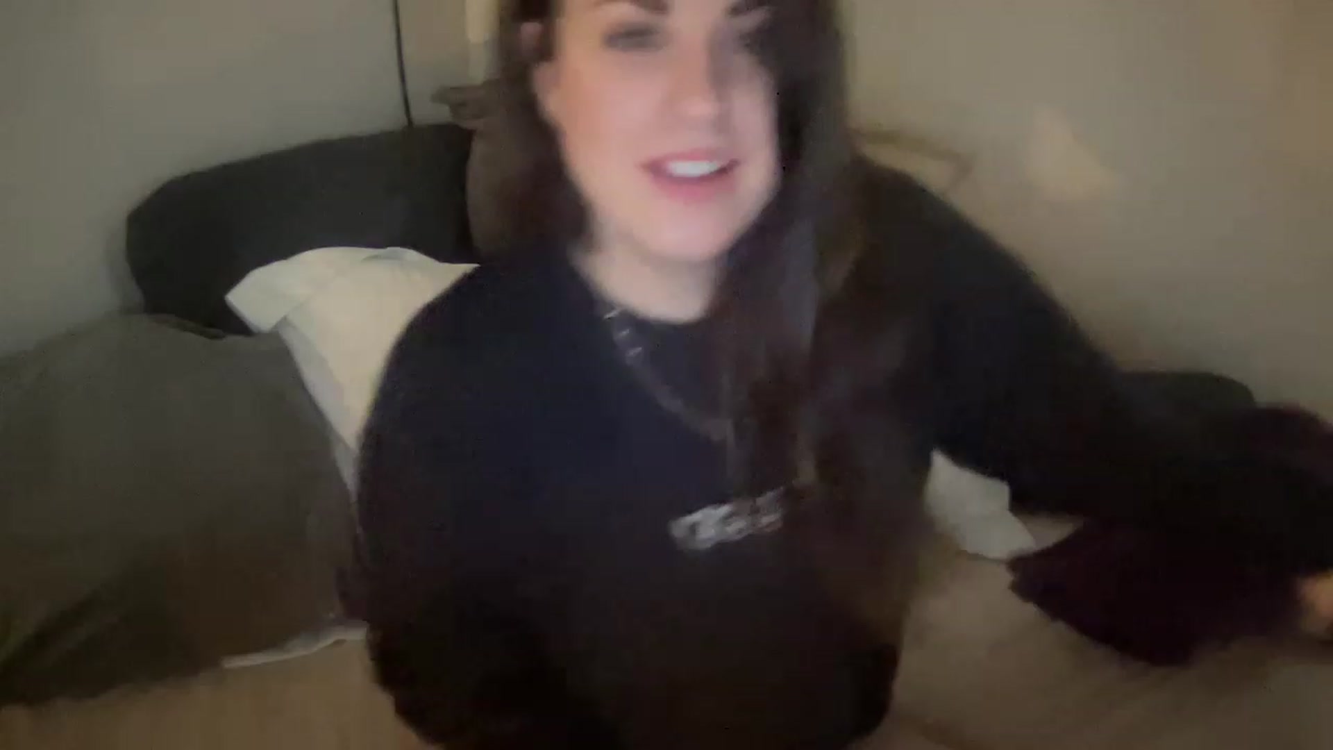 Gallery image thumbnail from PennieGold's myfreecams stream on, 01/17/2023, 22:17 image 9 of 20