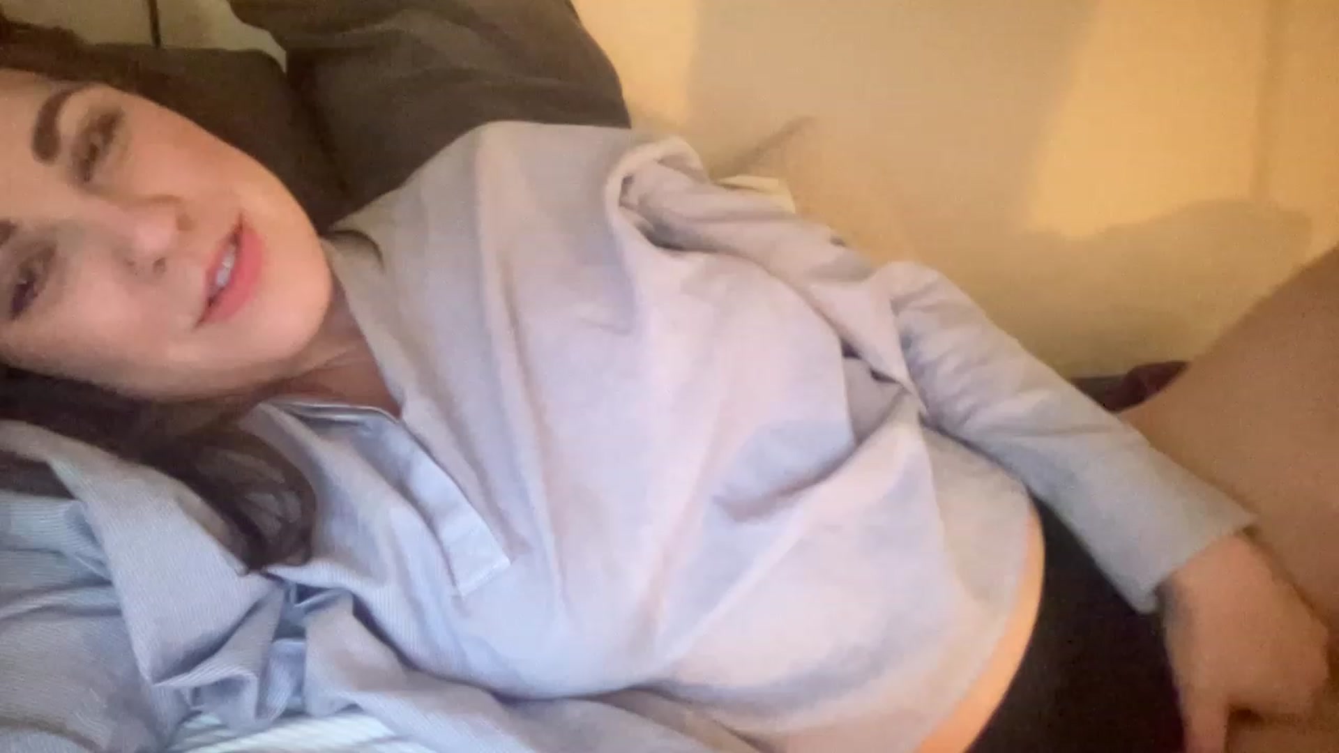 Gallery image thumbnail from PennieGold's myfreecams stream on, 01/18/2023, 21:16 image 16 of 20