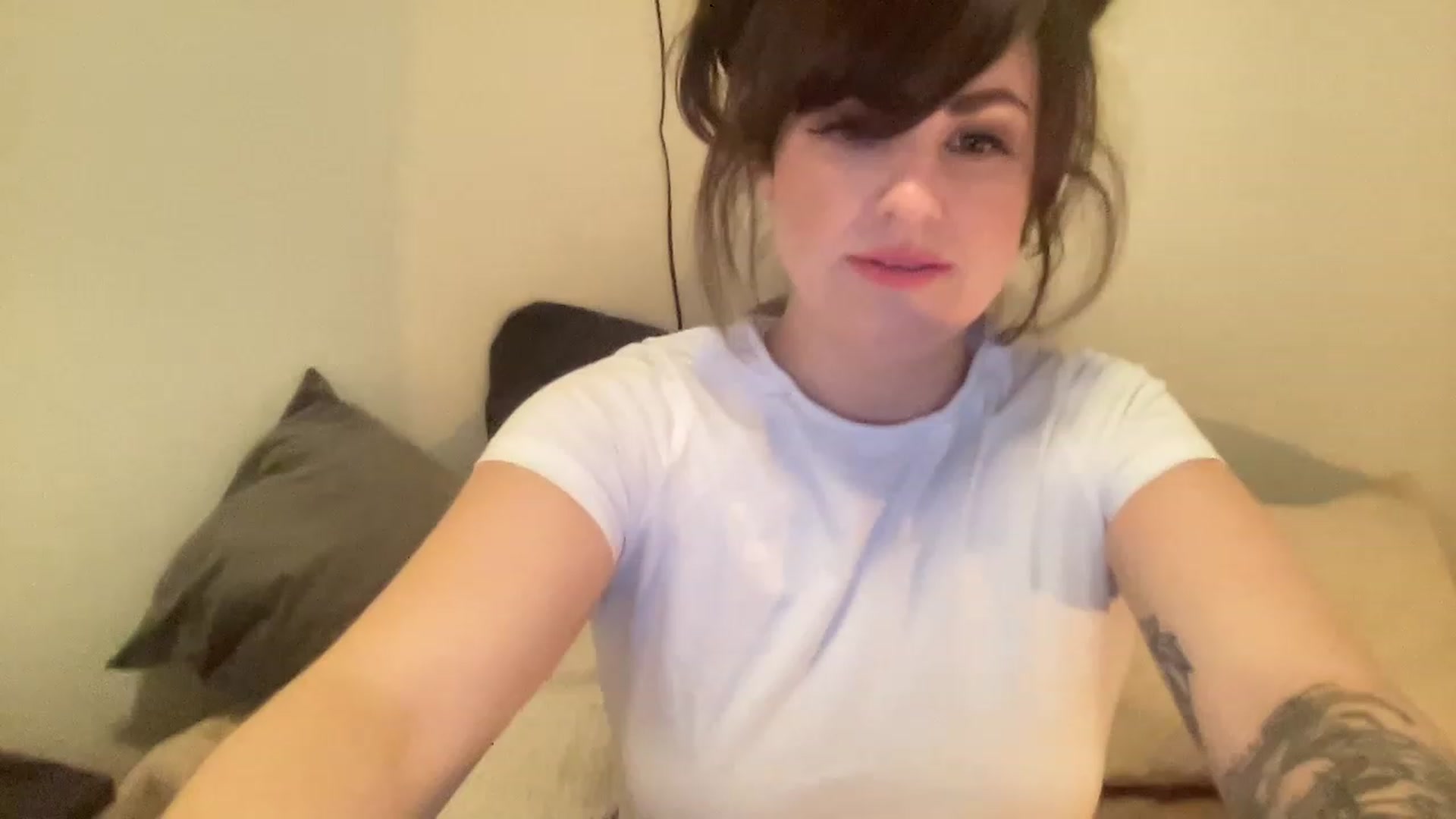 Gallery image thumbnail from PennieGold's myfreecams stream on, 02/07/2023, 19:21 image 16 of 20
