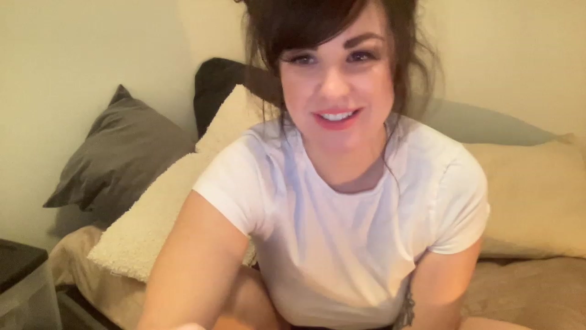Gallery image thumbnail from PennieGold's myfreecams stream on, 02/07/2023, 19:21 image 20 of 20