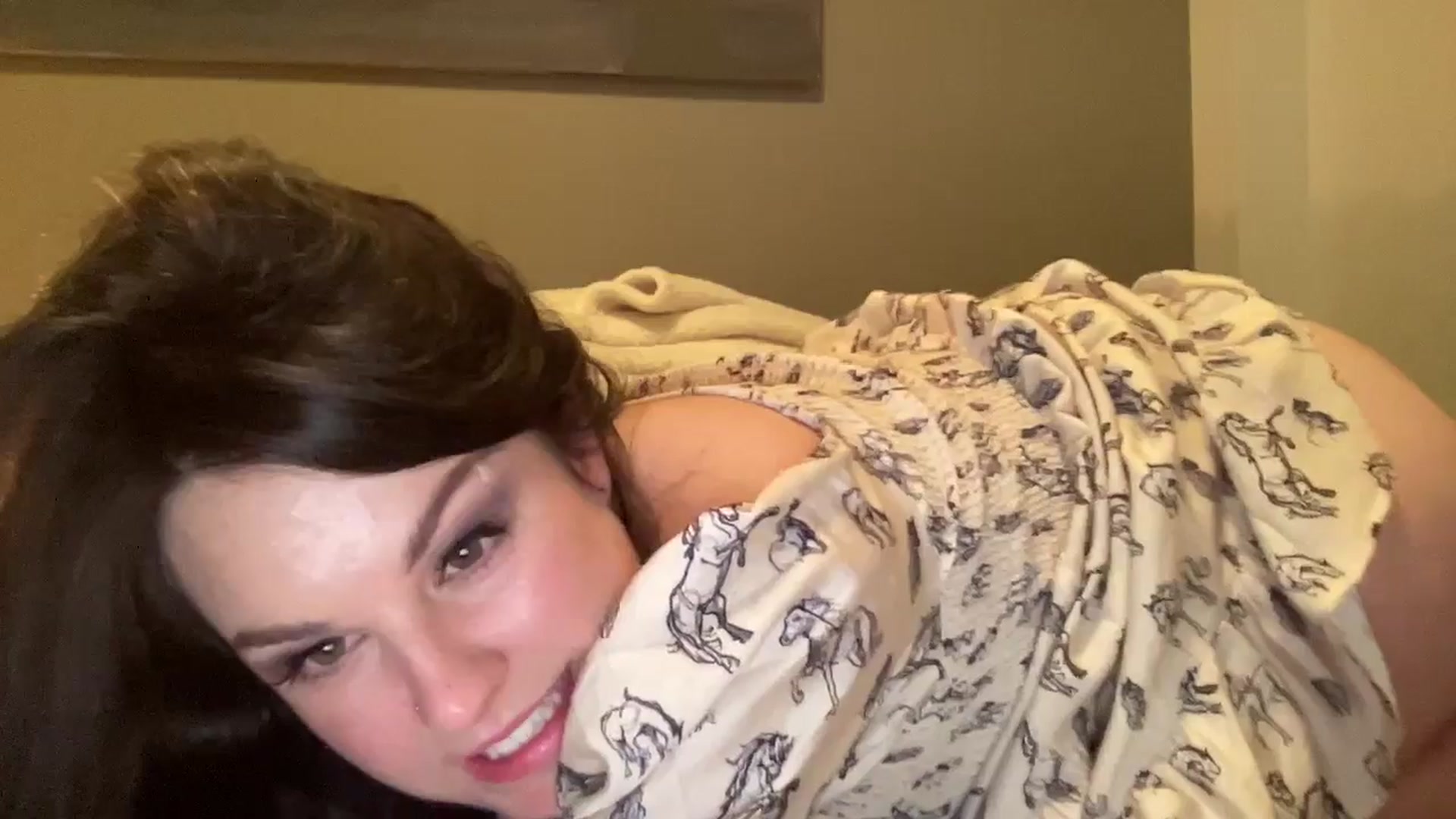 Gallery image thumbnail from PennieGold's myfreecams stream on, 02/05/2025, 22:29 image 11 of 20