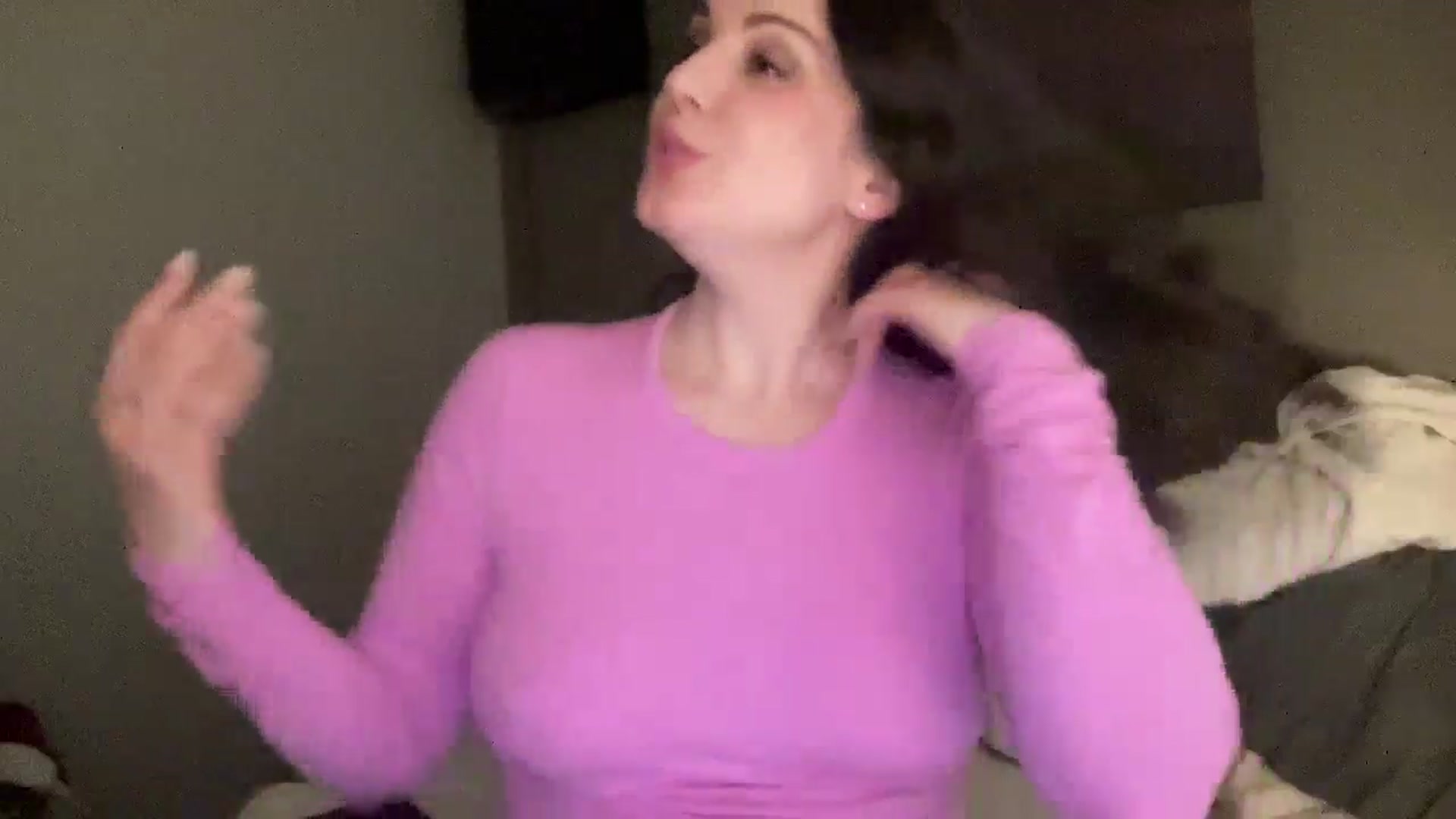 Gallery image thumbnail from PennieGold's myfreecams stream on, 05/19/2025, 22:30 image 20 of 20