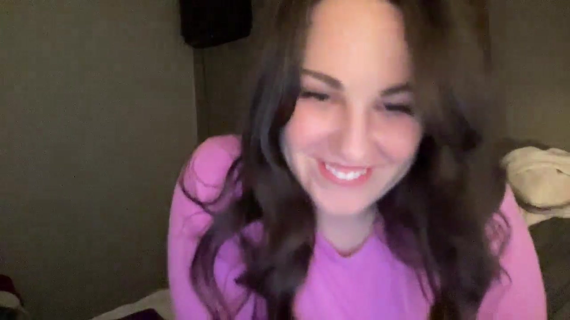 Gallery image thumbnail from PennieGold's myfreecams stream on, 05/19/2025, 22:30 image 2 of 20