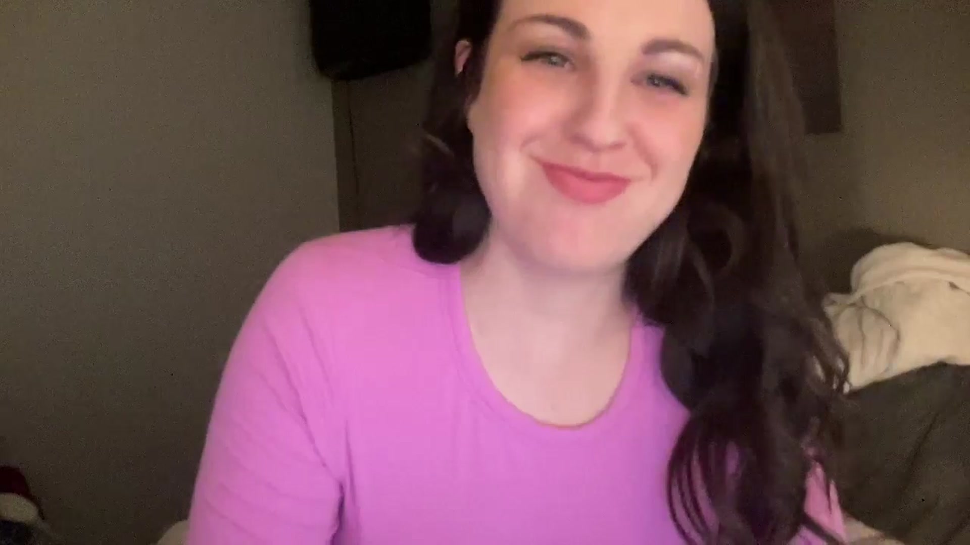 Gallery image thumbnail from PennieGold's myfreecams stream on, 05/19/2025, 22:30 image 19 of 20