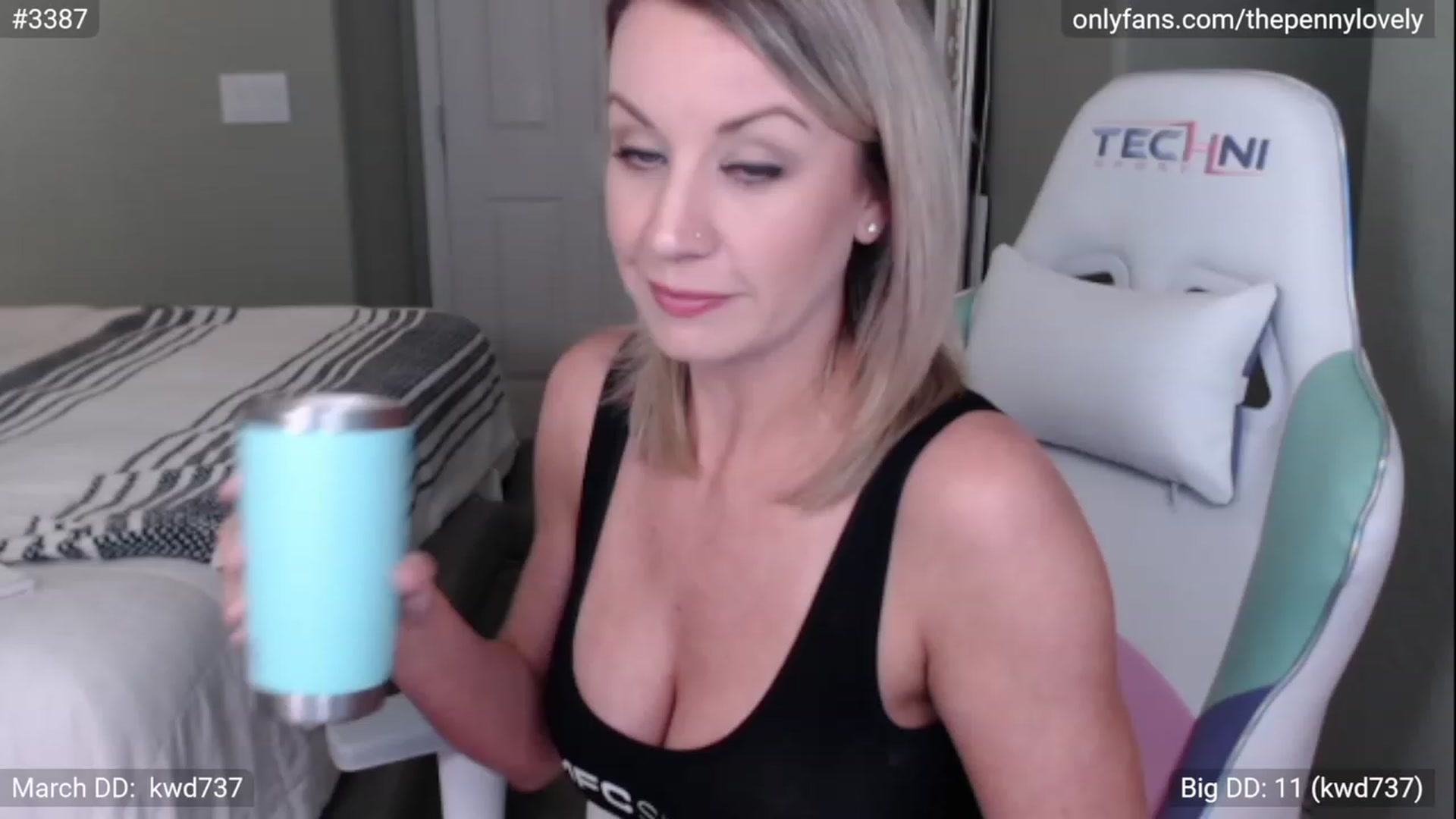 Gallery image thumbnail from PennyLovely's myfreecams stream on, 03/02/2023, 20:38 image 16 of 20