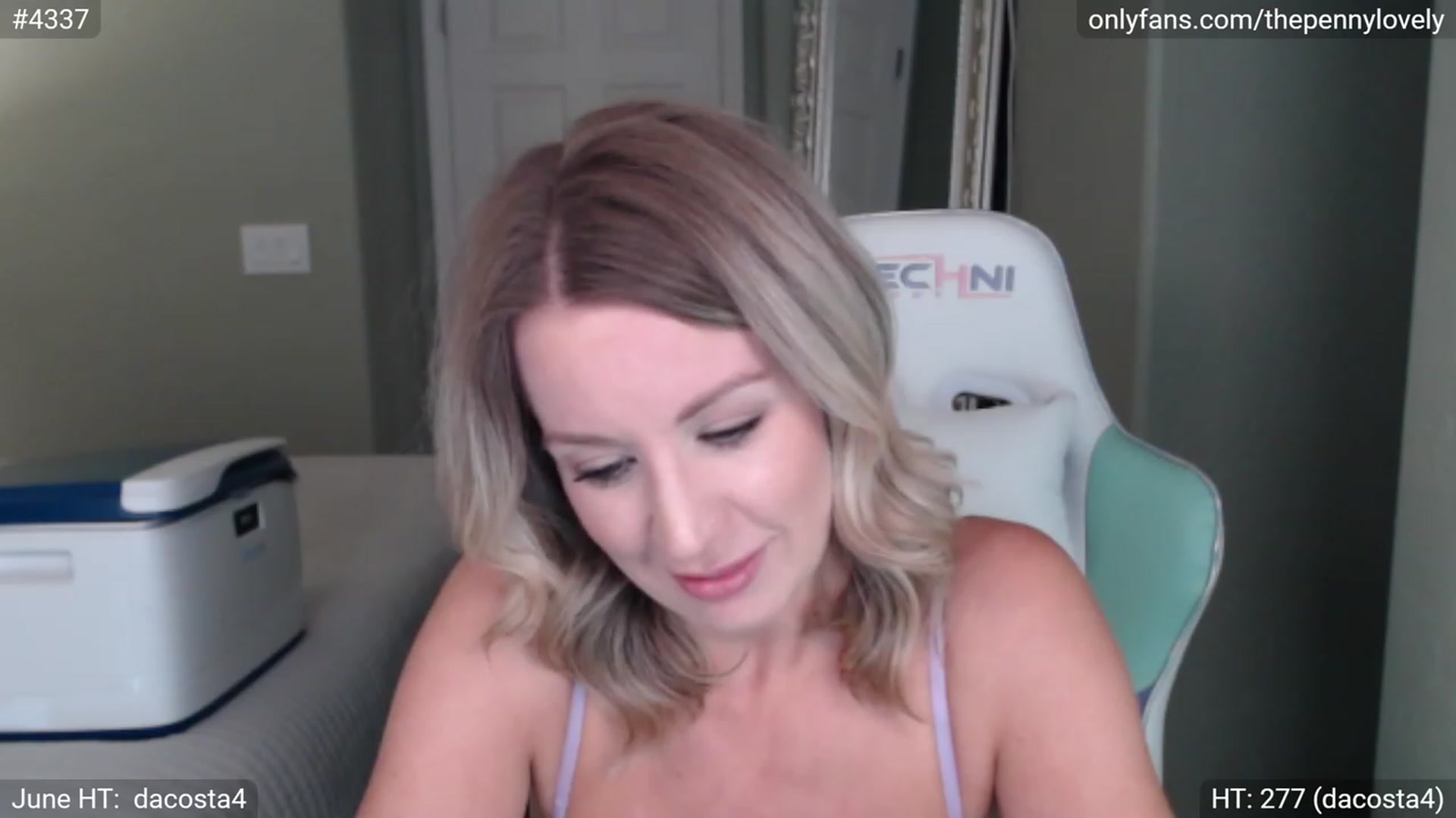 Gallery image thumbnail from PennyLovely's myfreecams stream on, 06/10/2023, 07:24 image 11 of 20