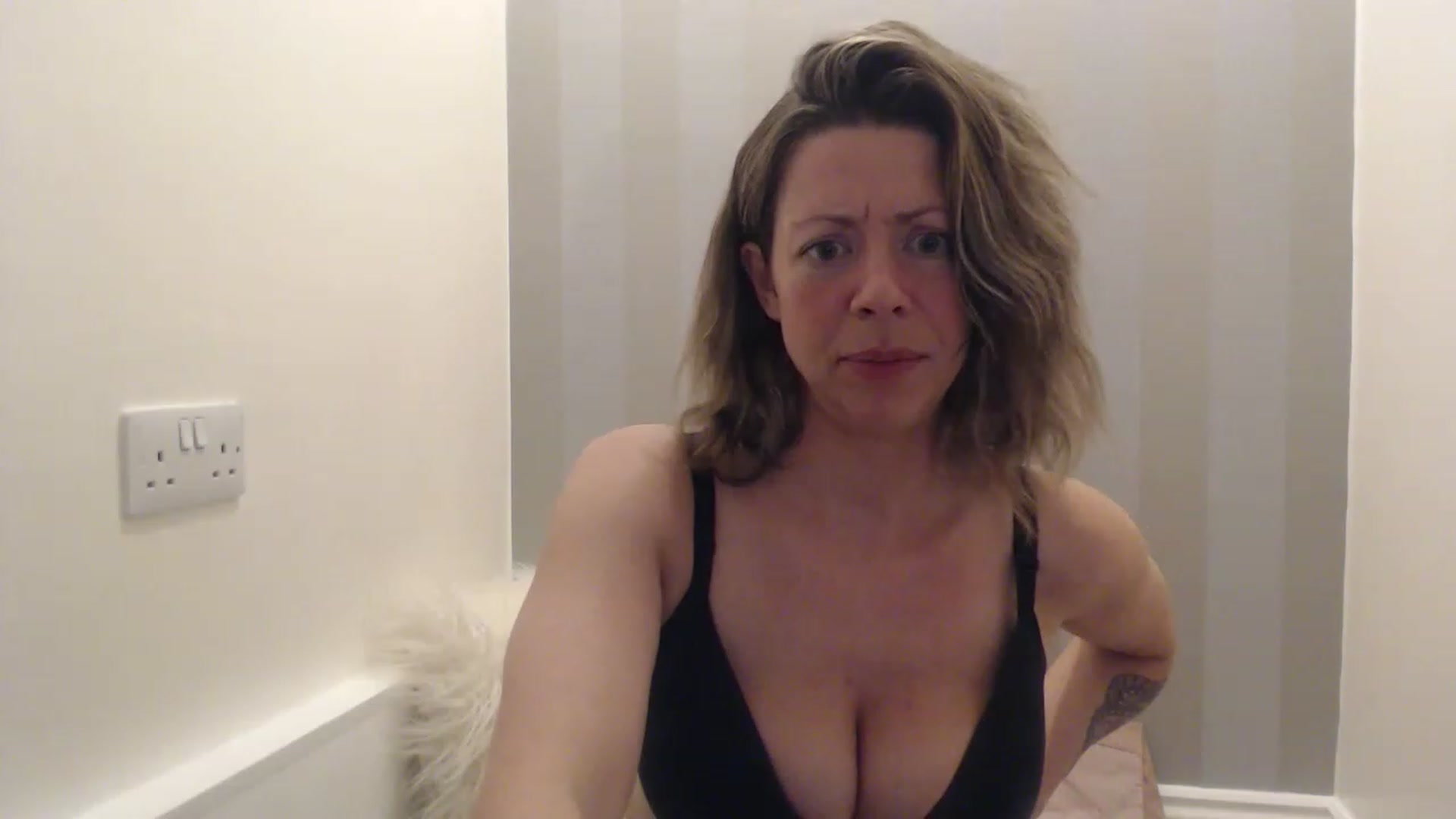 Gallery image thumbnail from Penny_Pockets's myfreecams stream on, 03/21/2023, 23:16 image 5 of 20
