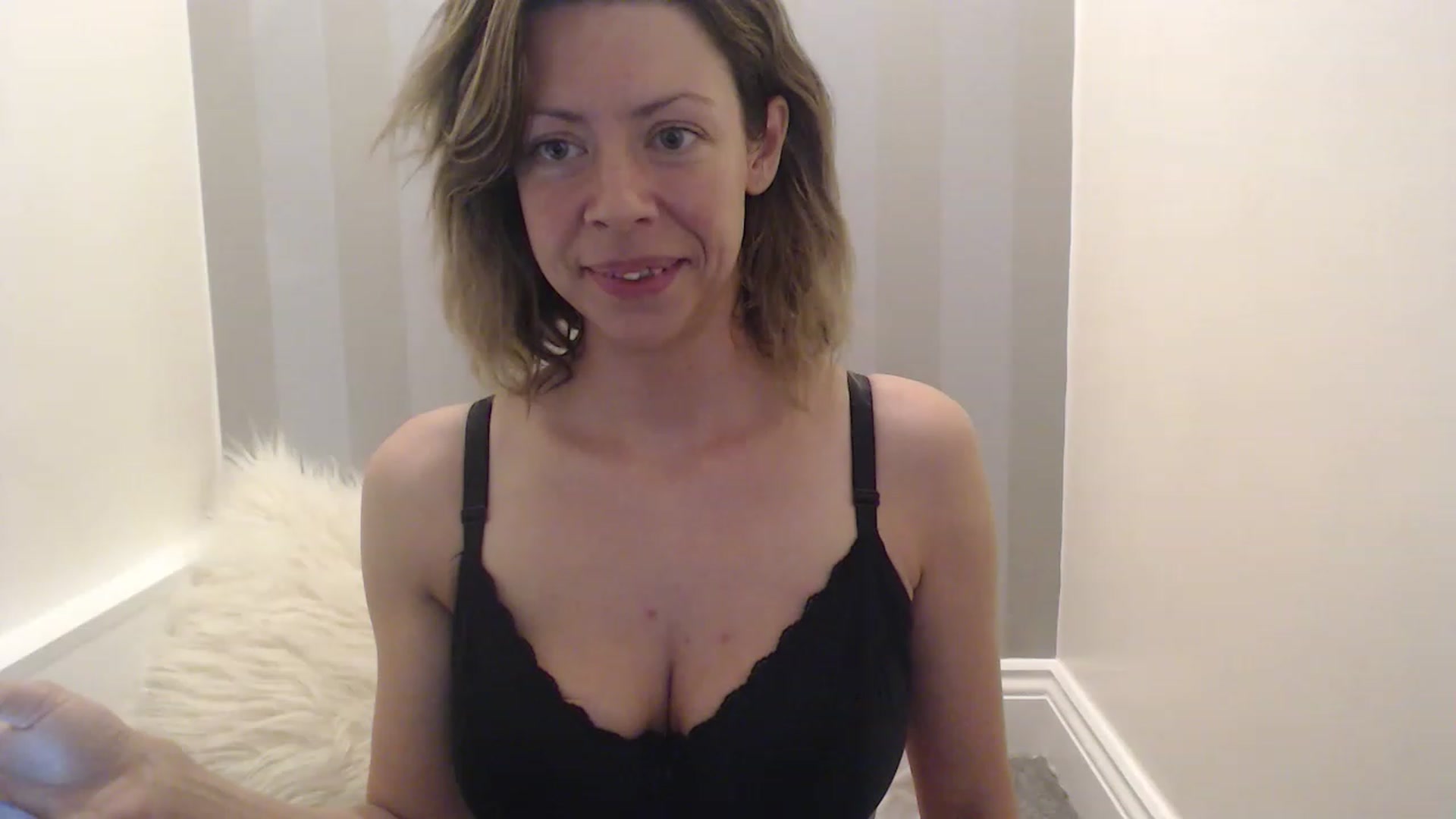 Gallery image thumbnail from Penny_Pockets's myfreecams stream on, 03/22/2023, 11:31 image 14 of 20