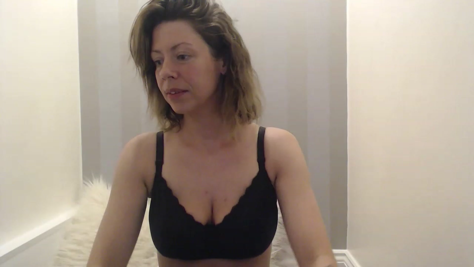 Gallery image thumbnail from Penny_Pockets's myfreecams stream on, 03/22/2023, 11:31 image 12 of 20
