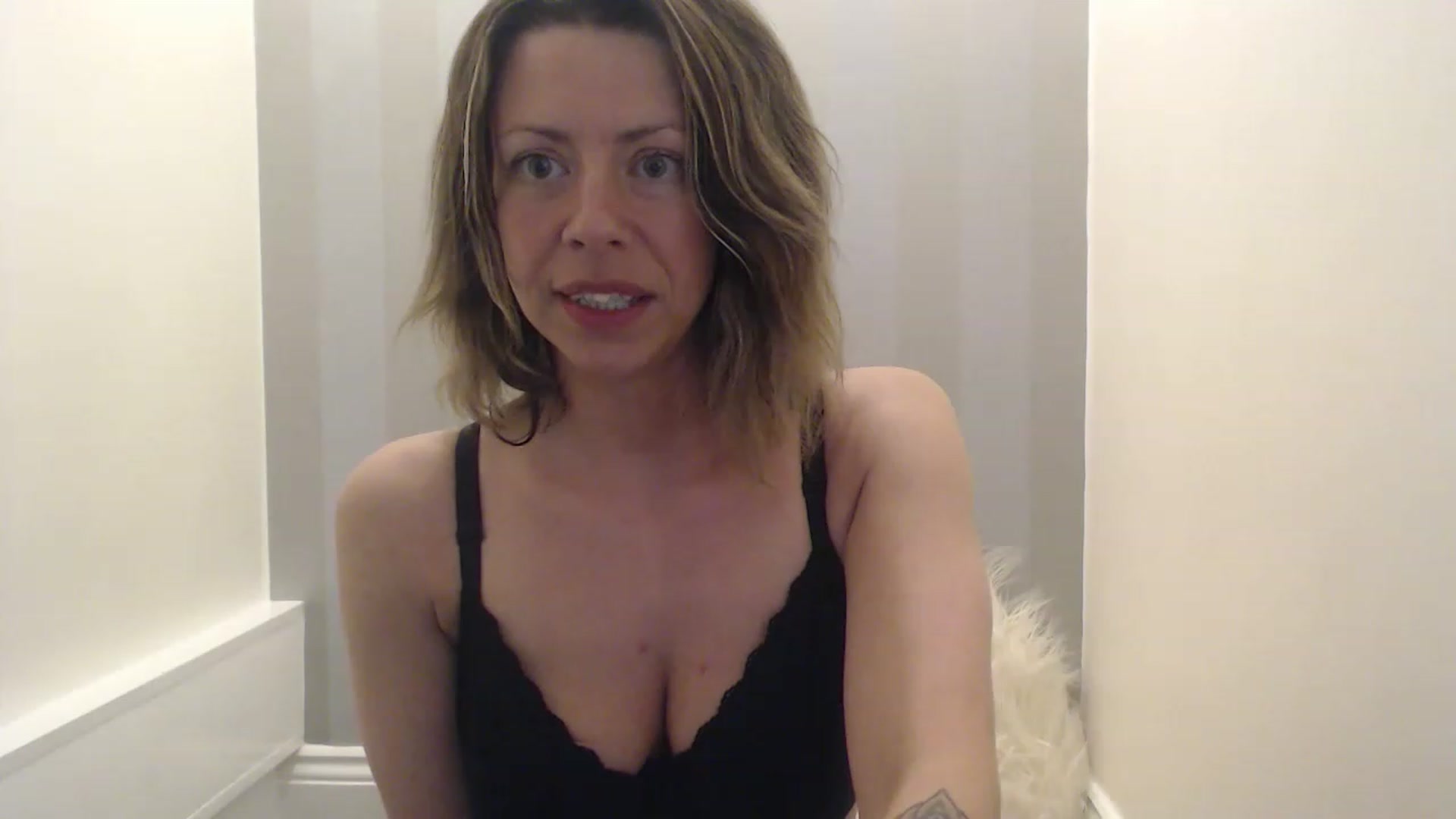 Gallery image thumbnail from Penny_Pockets's myfreecams stream on, 03/22/2023, 12:44 image 16 of 20