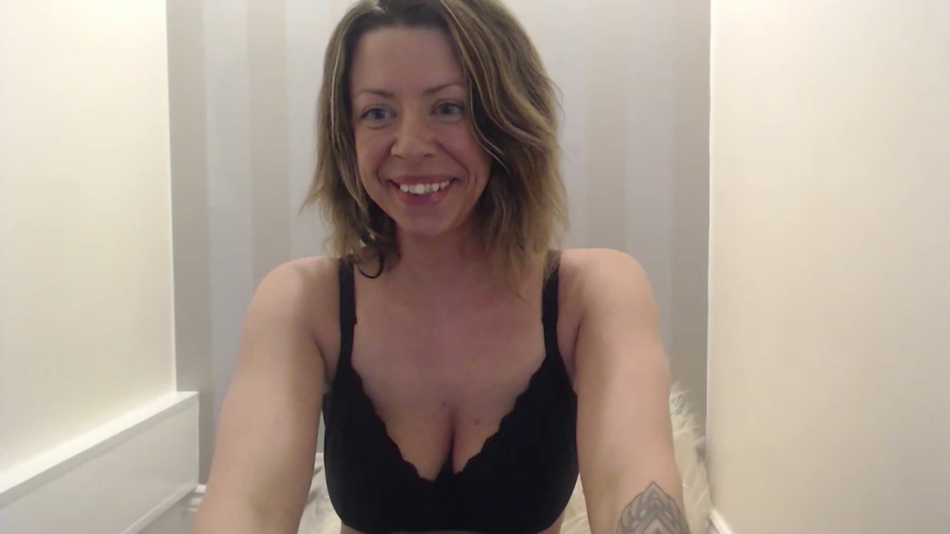 Gallery image thumbnail from Penny_Pockets's myfreecams stream on, 03/22/2023, 12:44 image 14 of 20