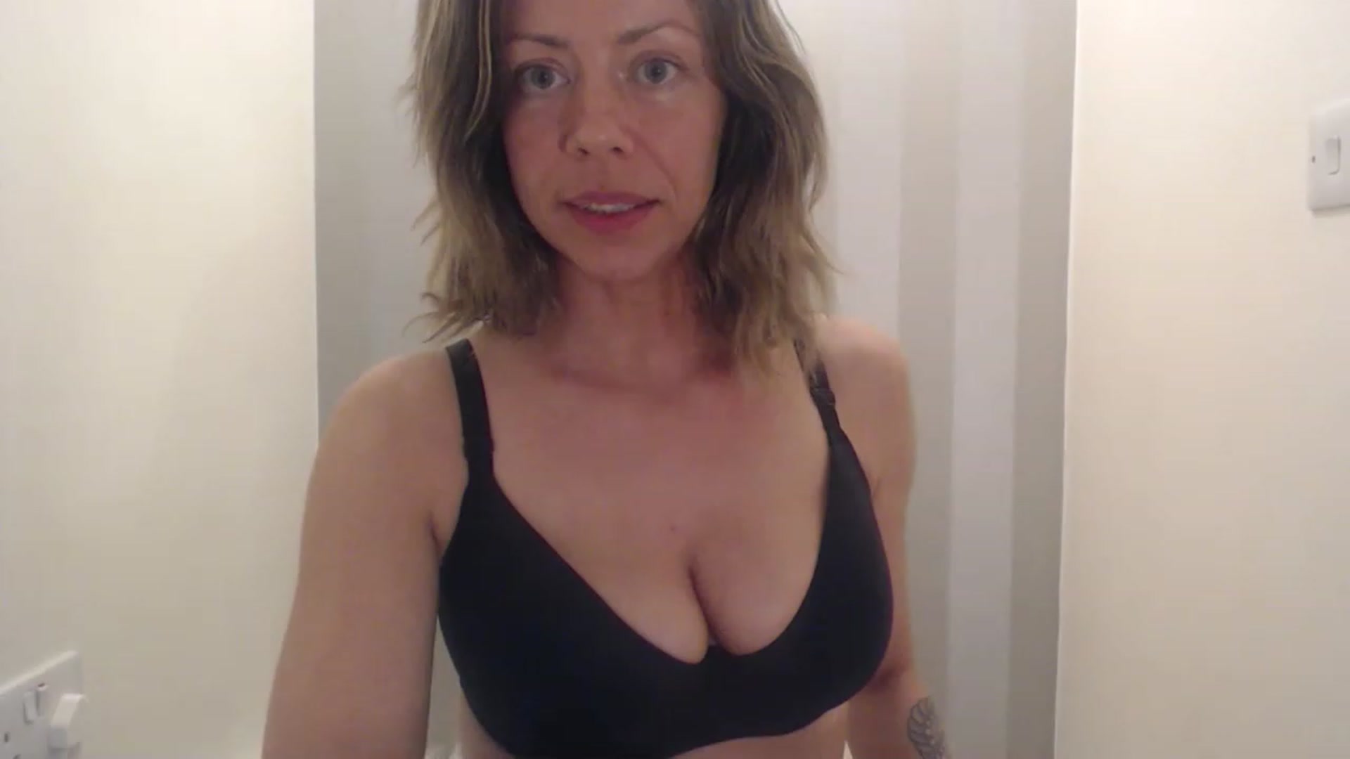 Gallery image thumbnail from Penny_Pockets's myfreecams stream on, 03/28/2023, 11:18 image 19 of 20